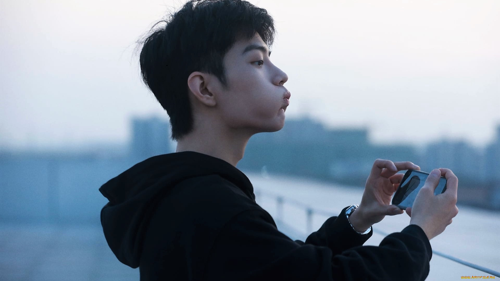 мужчины, xiao, zhan, лицо, толстовка, щеки, телефон, ограждение