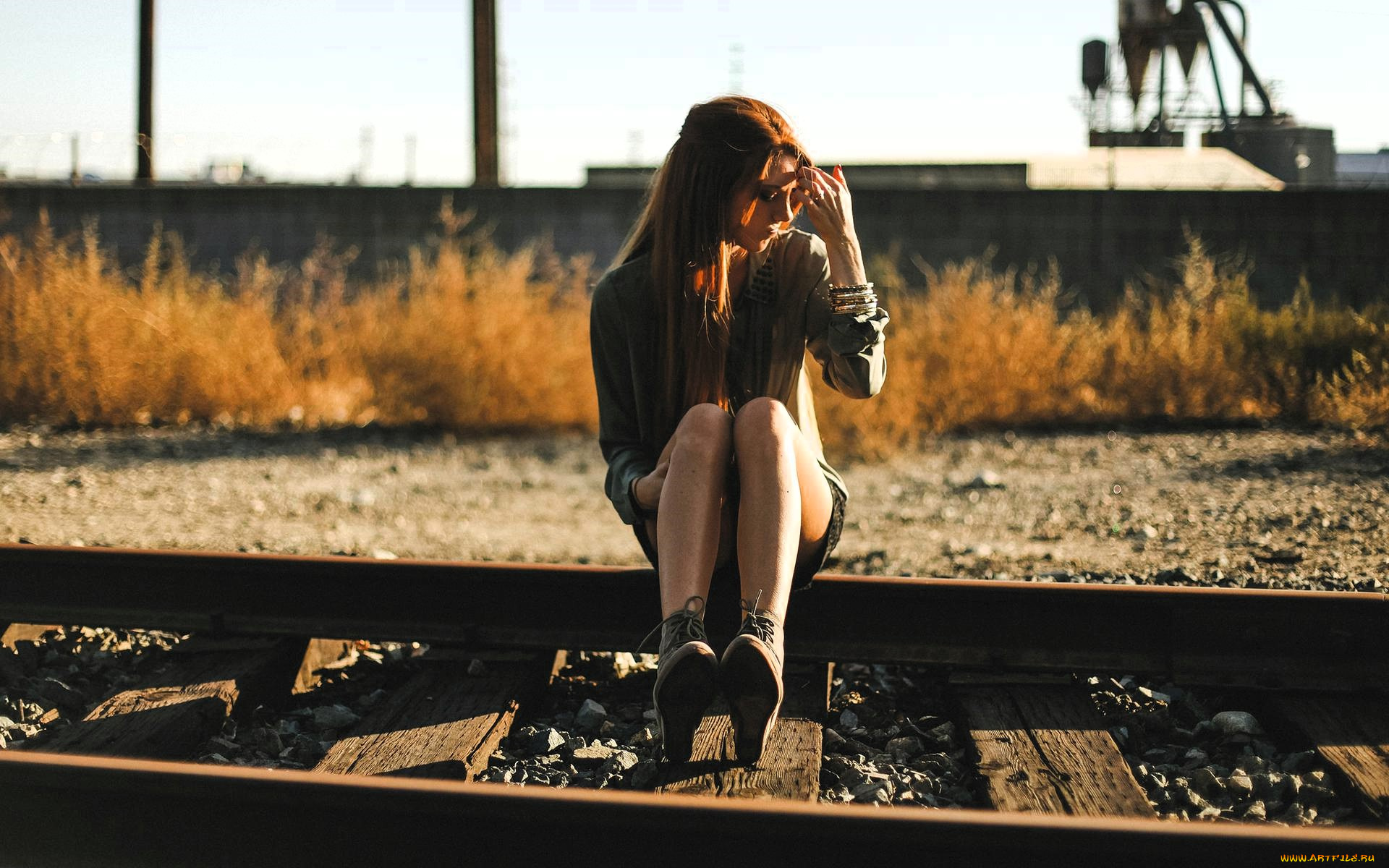 девушки, -, рыжеволосые, и, разноцветные, рыжая, куртка, юбка, промзона, трава, рельсы