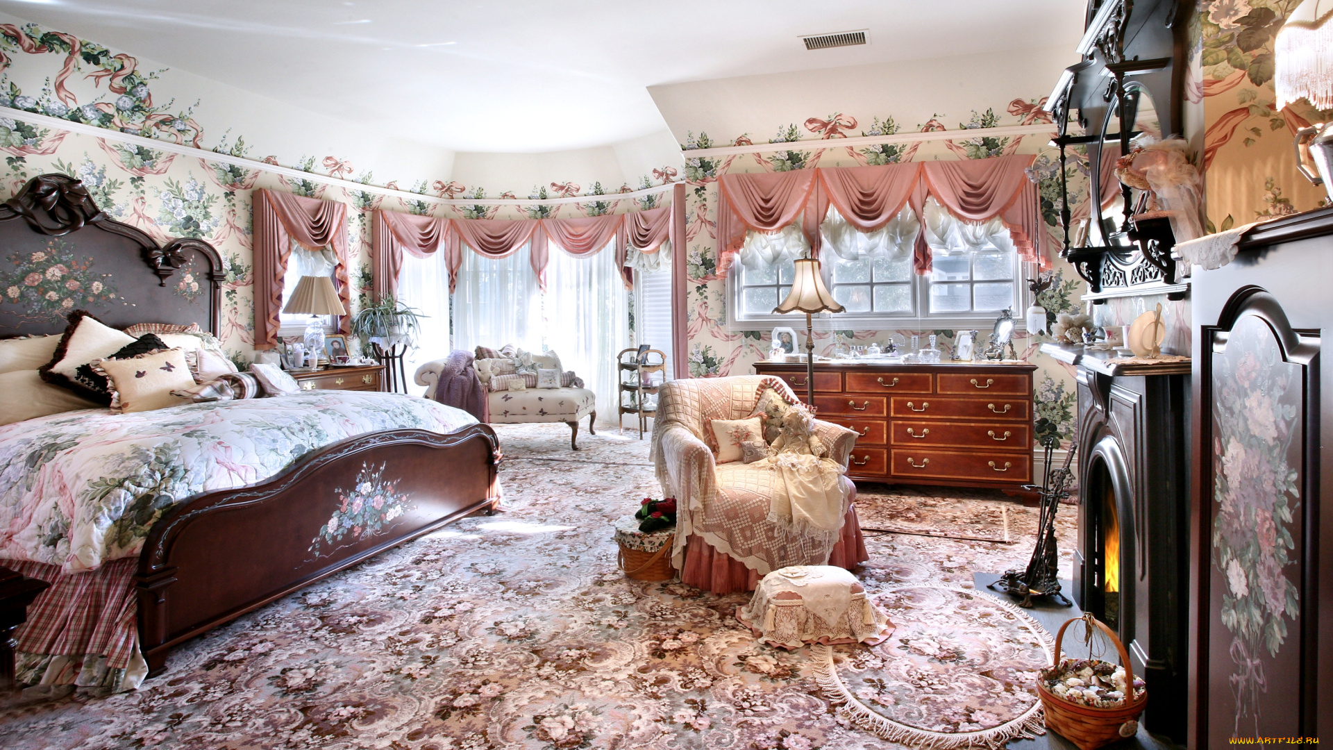 интерьер, спальня, декор, цветочный, кровать, кресло, подушки, шторы