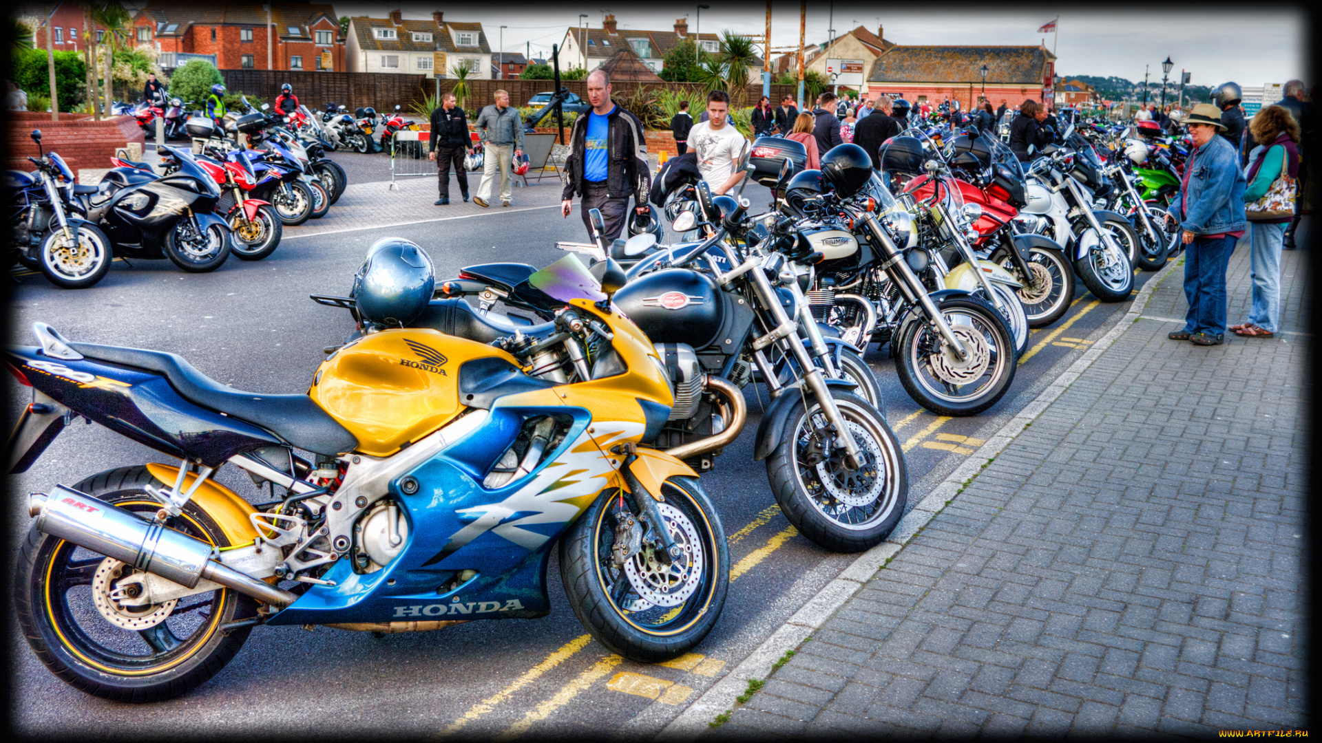 мотоциклы, разные, вместе, слет, байки, шлемы