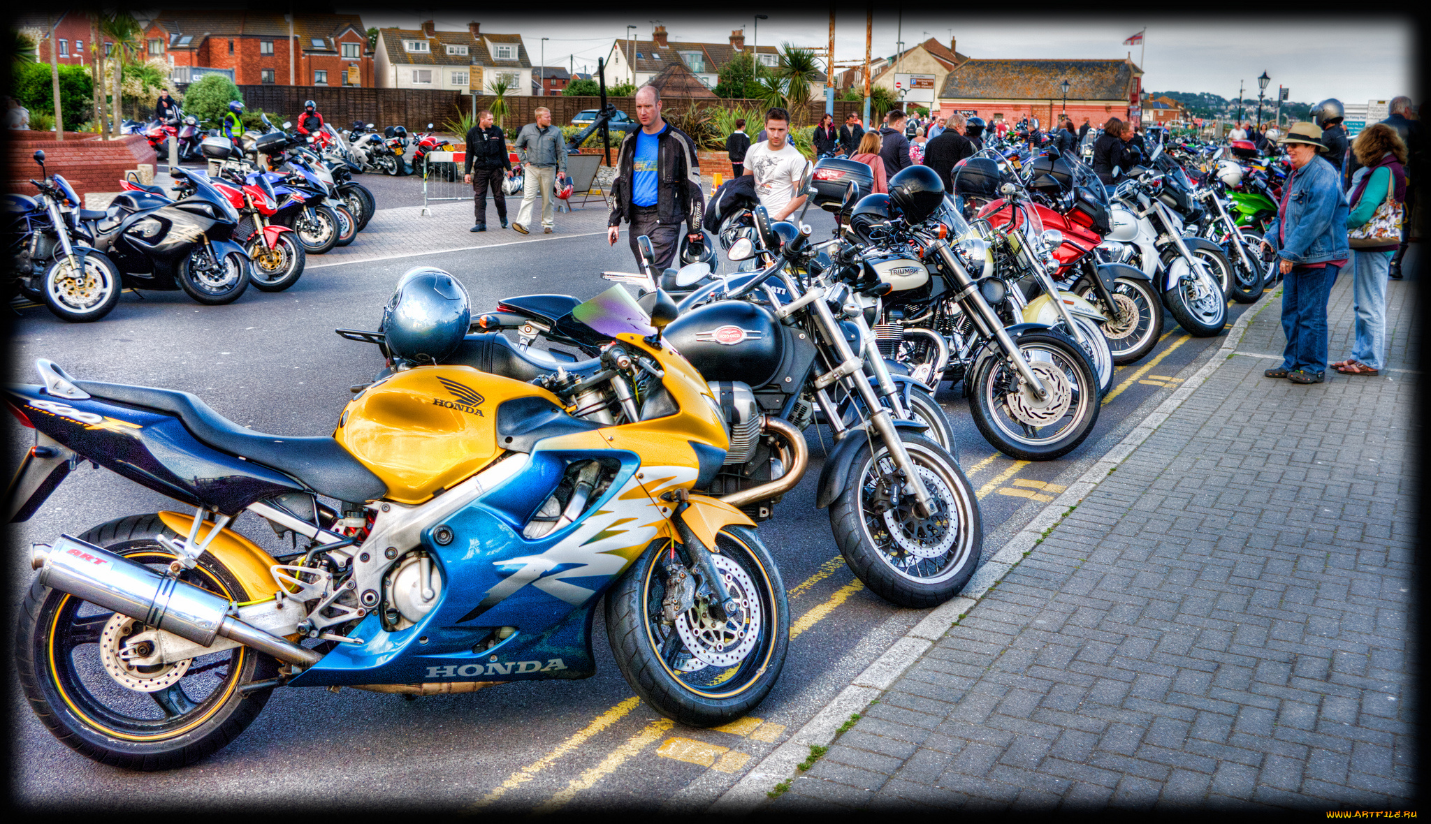 мотоциклы, разные, вместе, слет, байки, шлемы