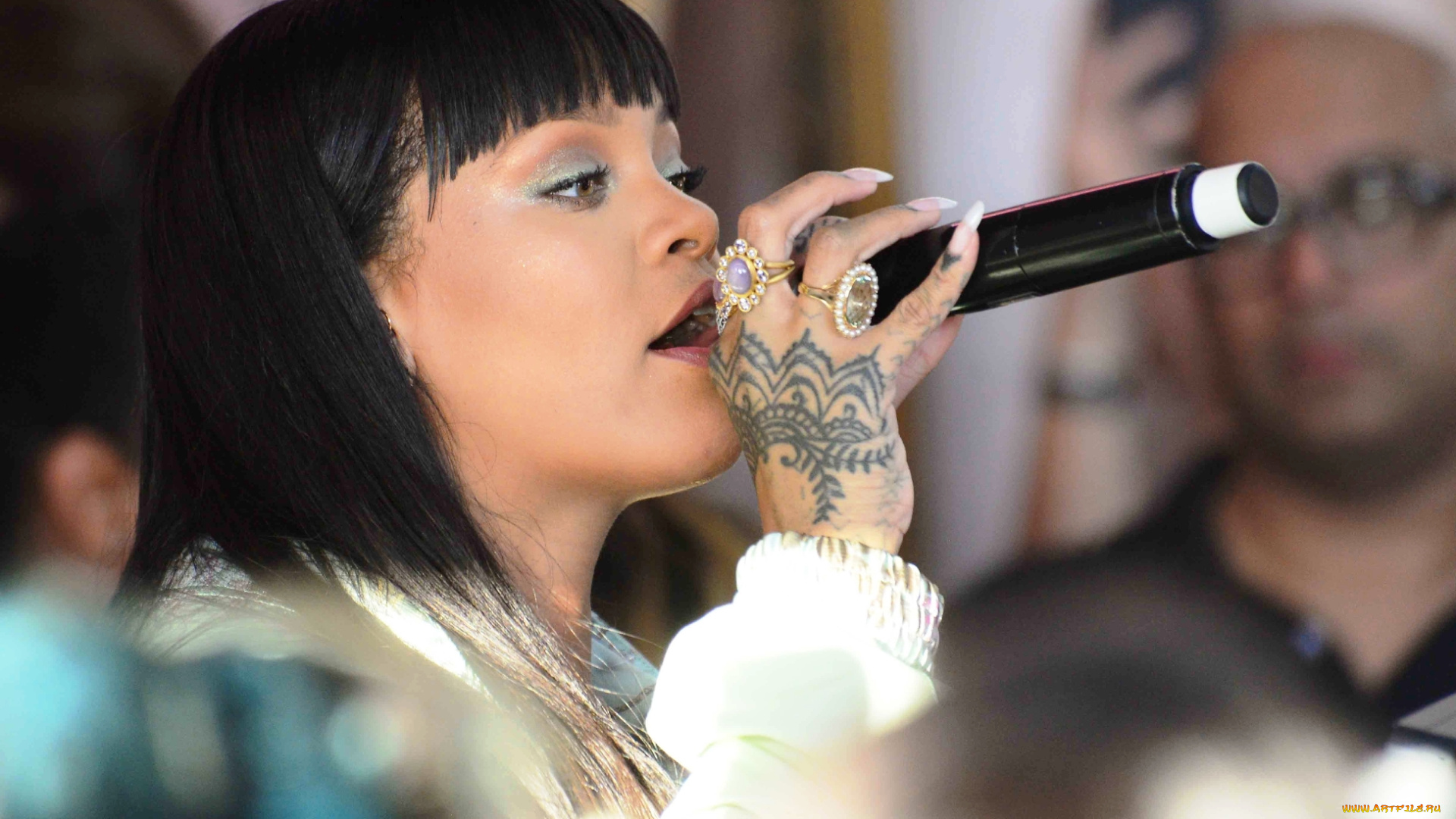 музыка, rihanna, кольца, тату, песня, лицо, микрофон, певица, рианна
