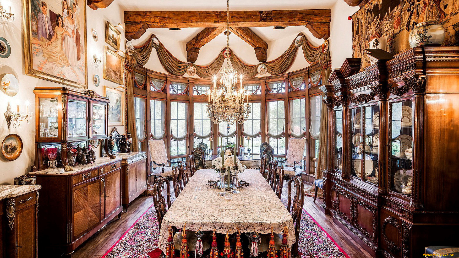 интерьер, столовая, стол, стулья, люстра, букет