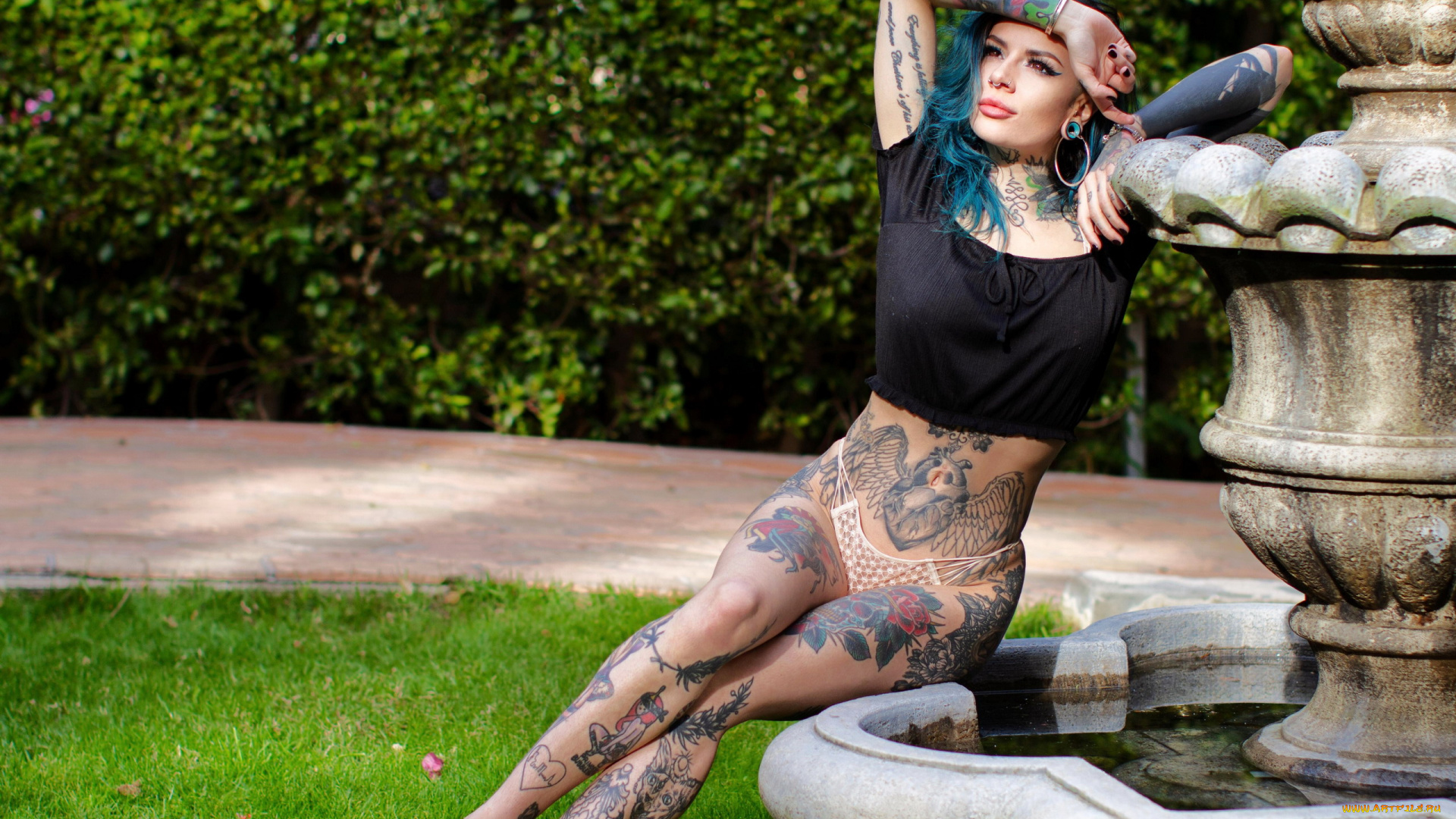 девушки, -, рыжеволосые, и, разноцветные, фонтан, поза, топ, синие, волосы, тату