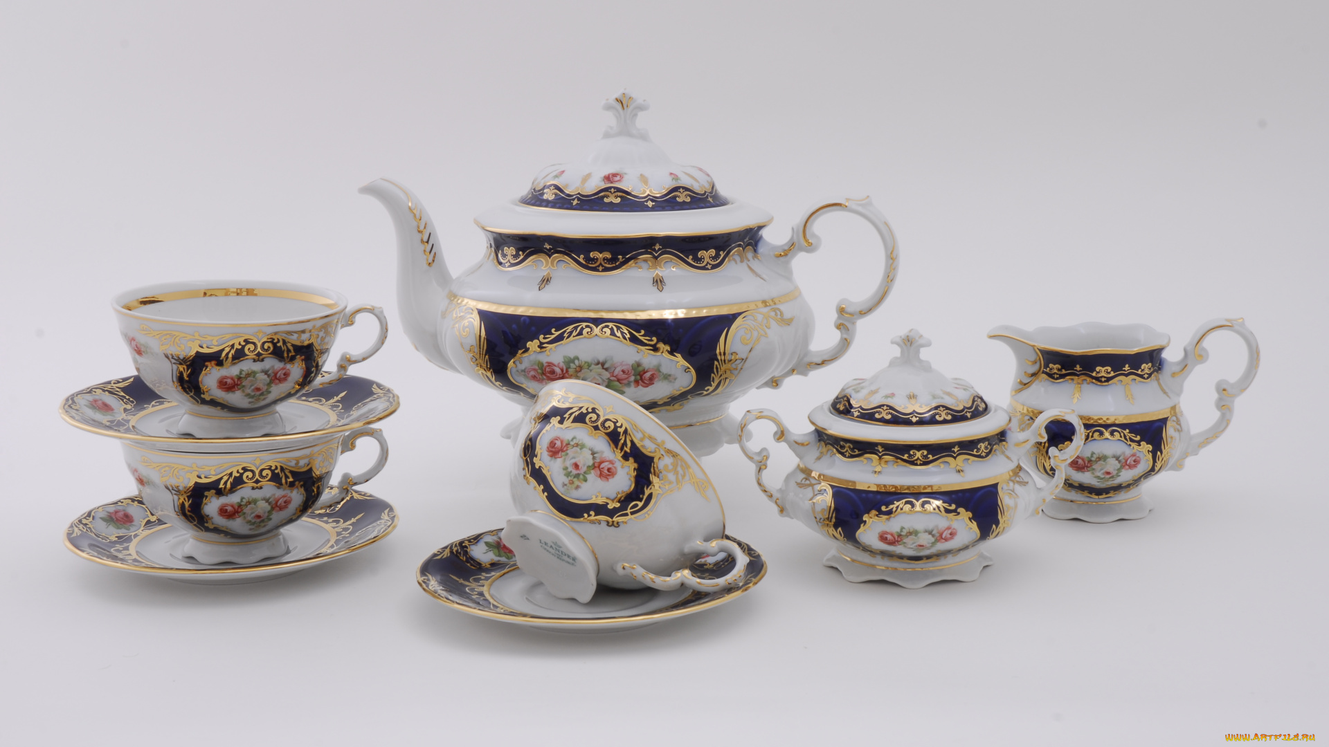 разное, посуда, столовые, приборы, кухонная, утварь, сервиз, чайник, тарелочки, чашки, фарфор