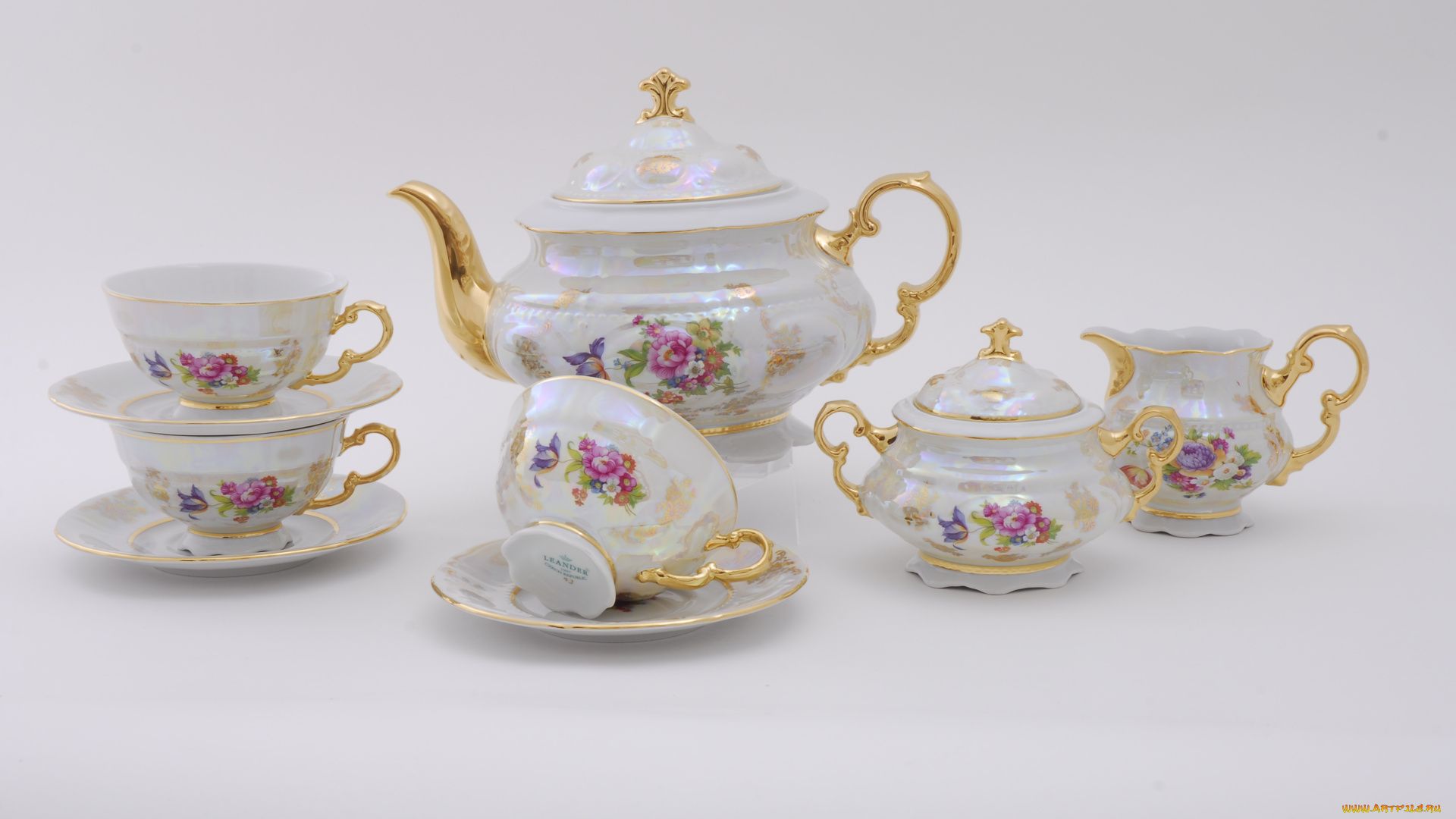 разное, посуда, столовые, приборы, кухонная, утварь, сервиз, фарфор, чашки, тарелочки, чайник