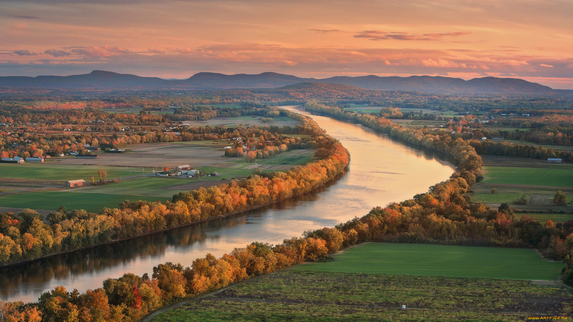 природа, реки, озера, река, осень, деревья, зеленая, трава, поле, дома, пейзаж