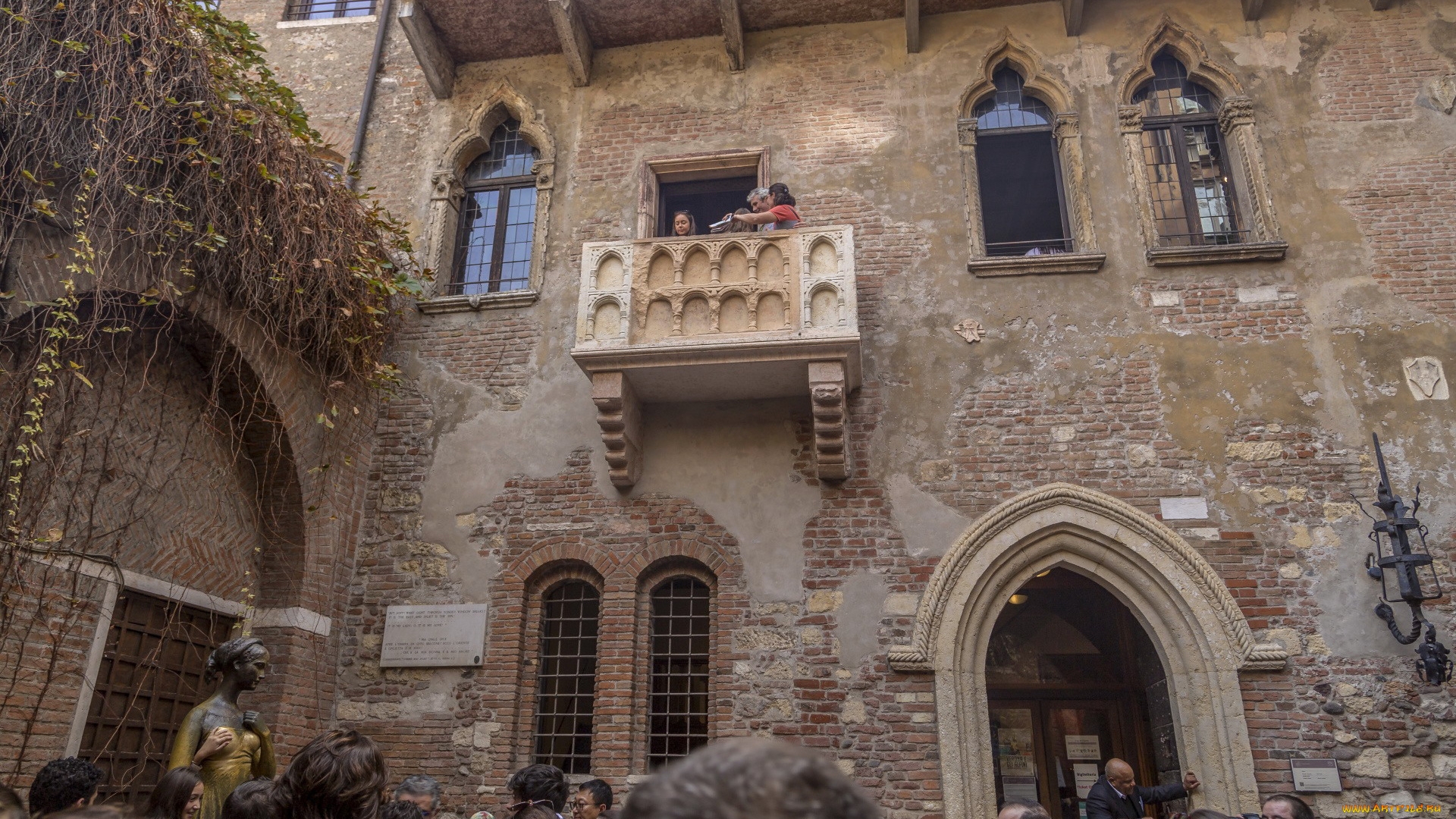 juliet, capulet`s, brick, balcony, города, верона, , италия, juliet, capulet's, brick, balcony
