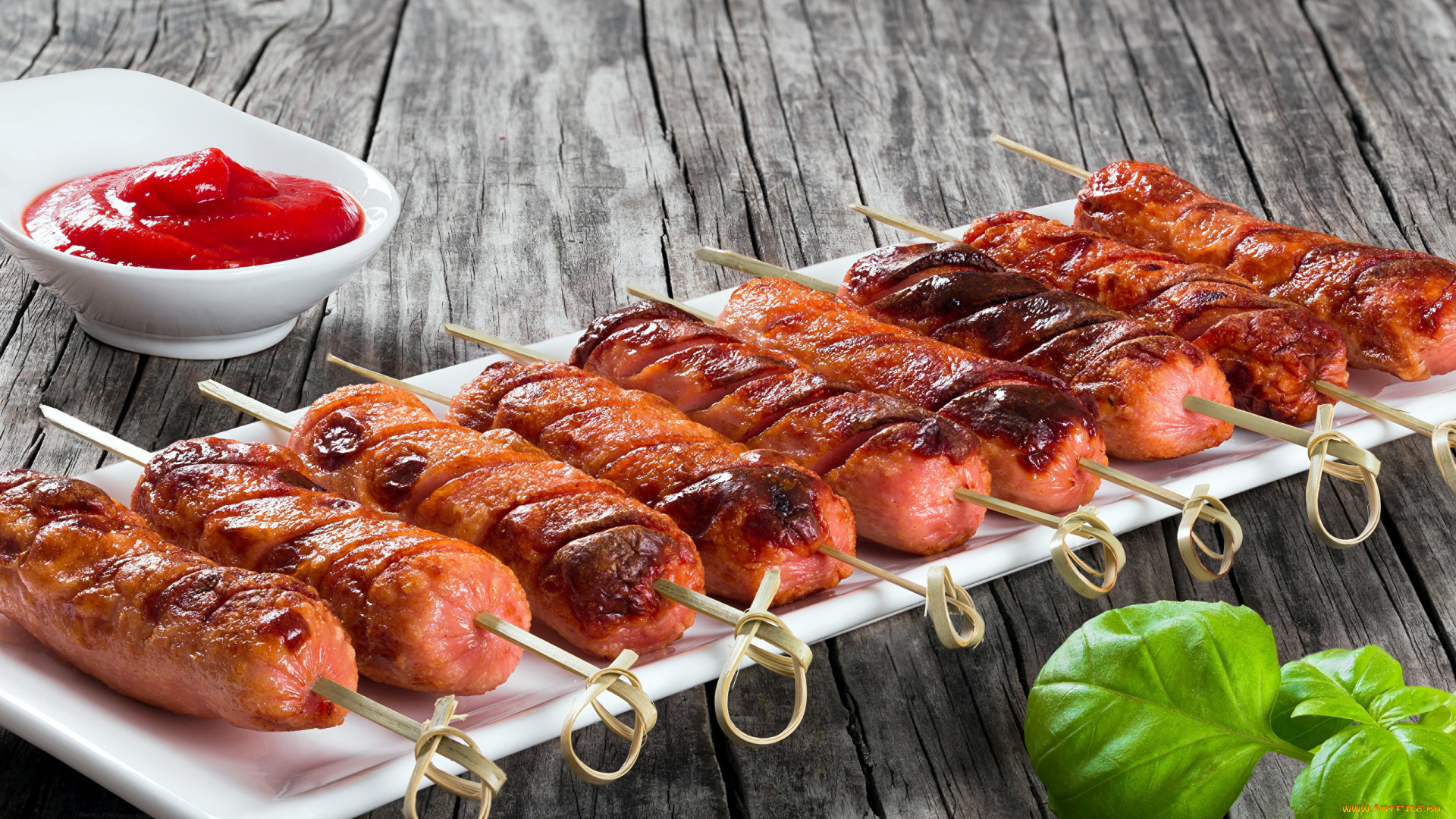 еда, колбасные, изделия, базилик, кетчуп, колбаски