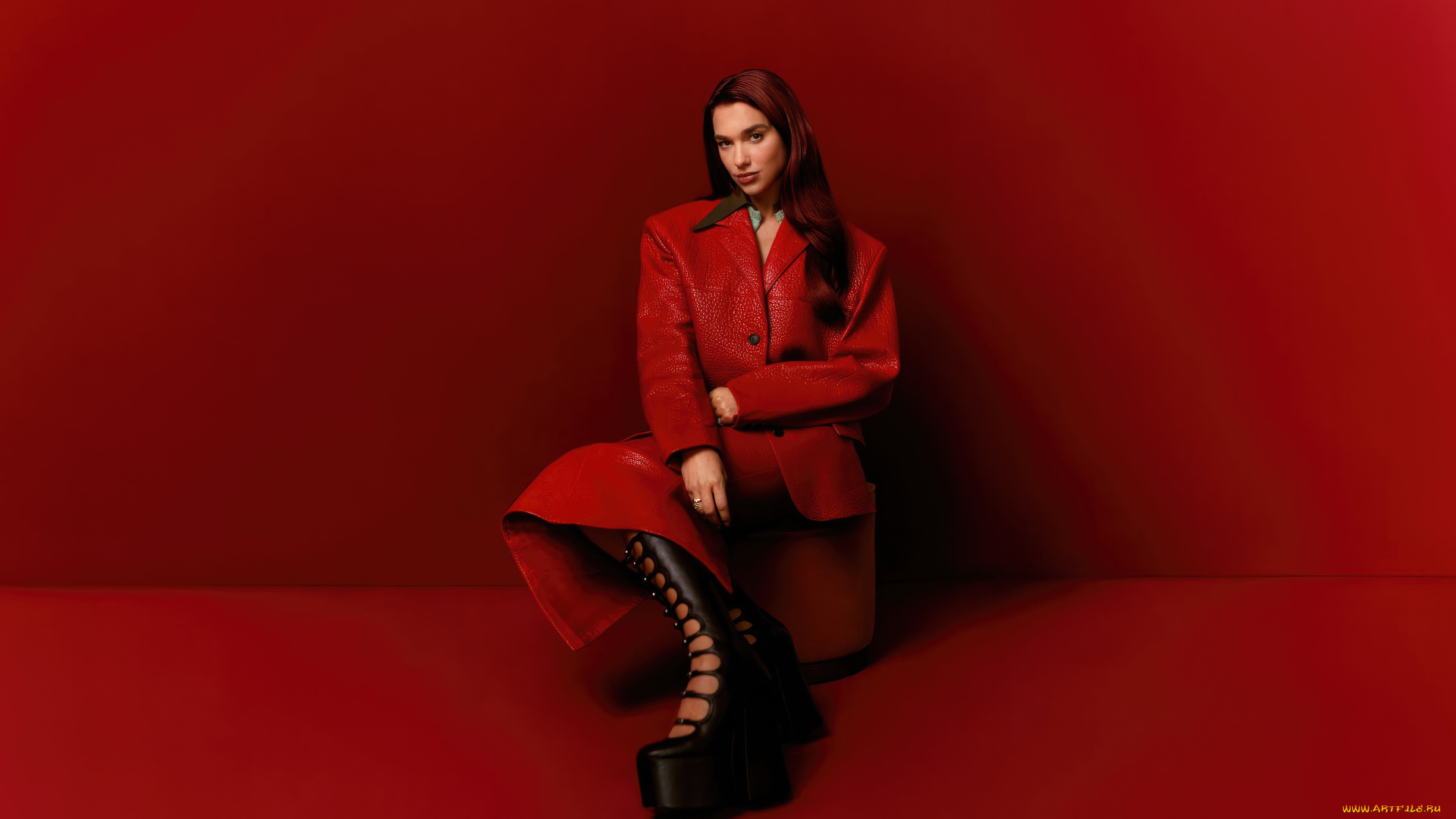 музыка, dua, lipa, дуа, липа, певица, фотосессия, популярные, певицы, британская, звезда, автор, песен, модель, красный, кожа, пиджак, юбка, los, angeles, times, magazine, журнал