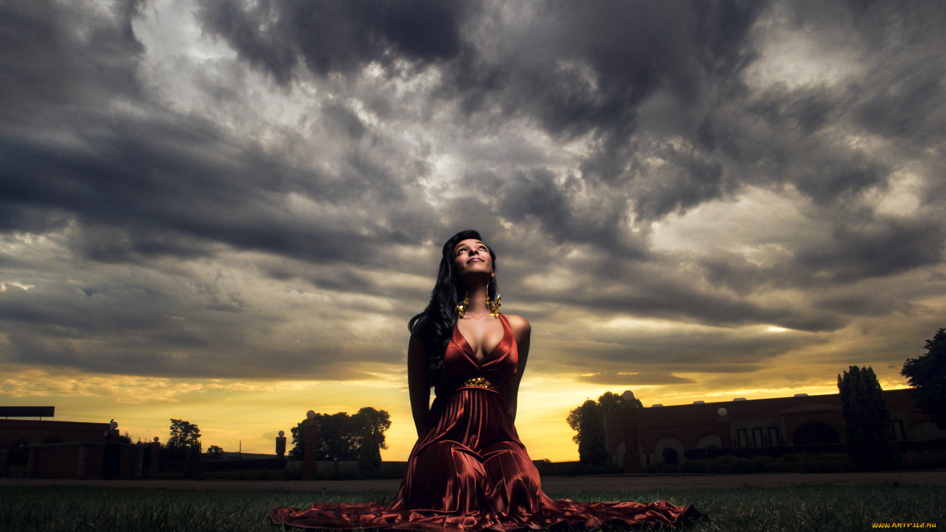 девушки, -unsort, , брюнетки, , шатенки, лужайка, трава, тучи, фигура, платье