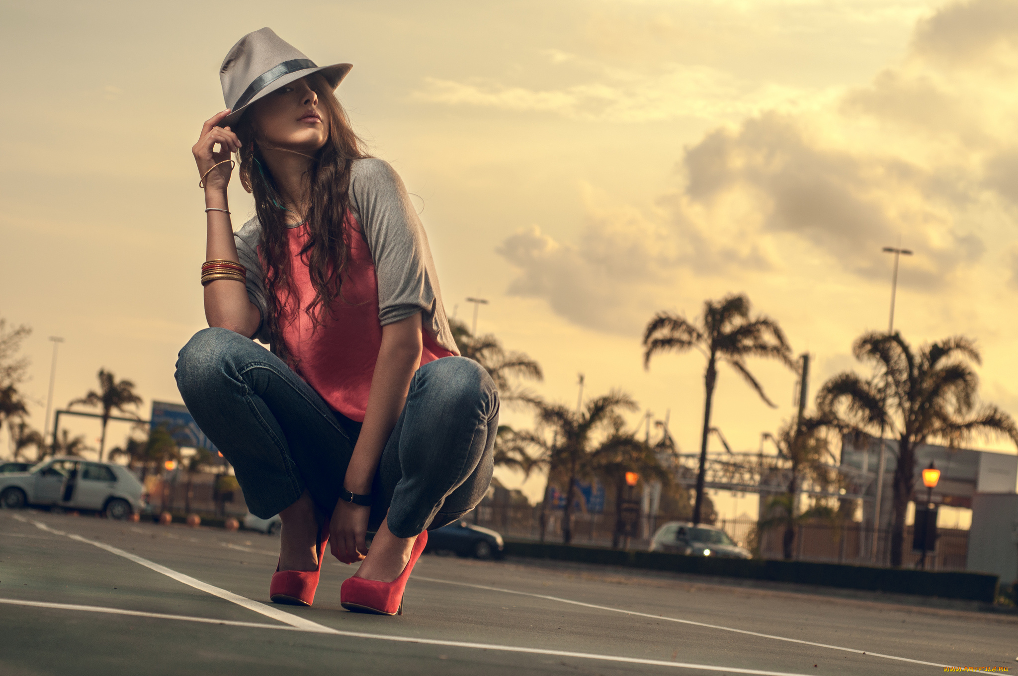 девушки, -unsort, , брюнетки, , шатенки, площадь, девица, поза, шляпа