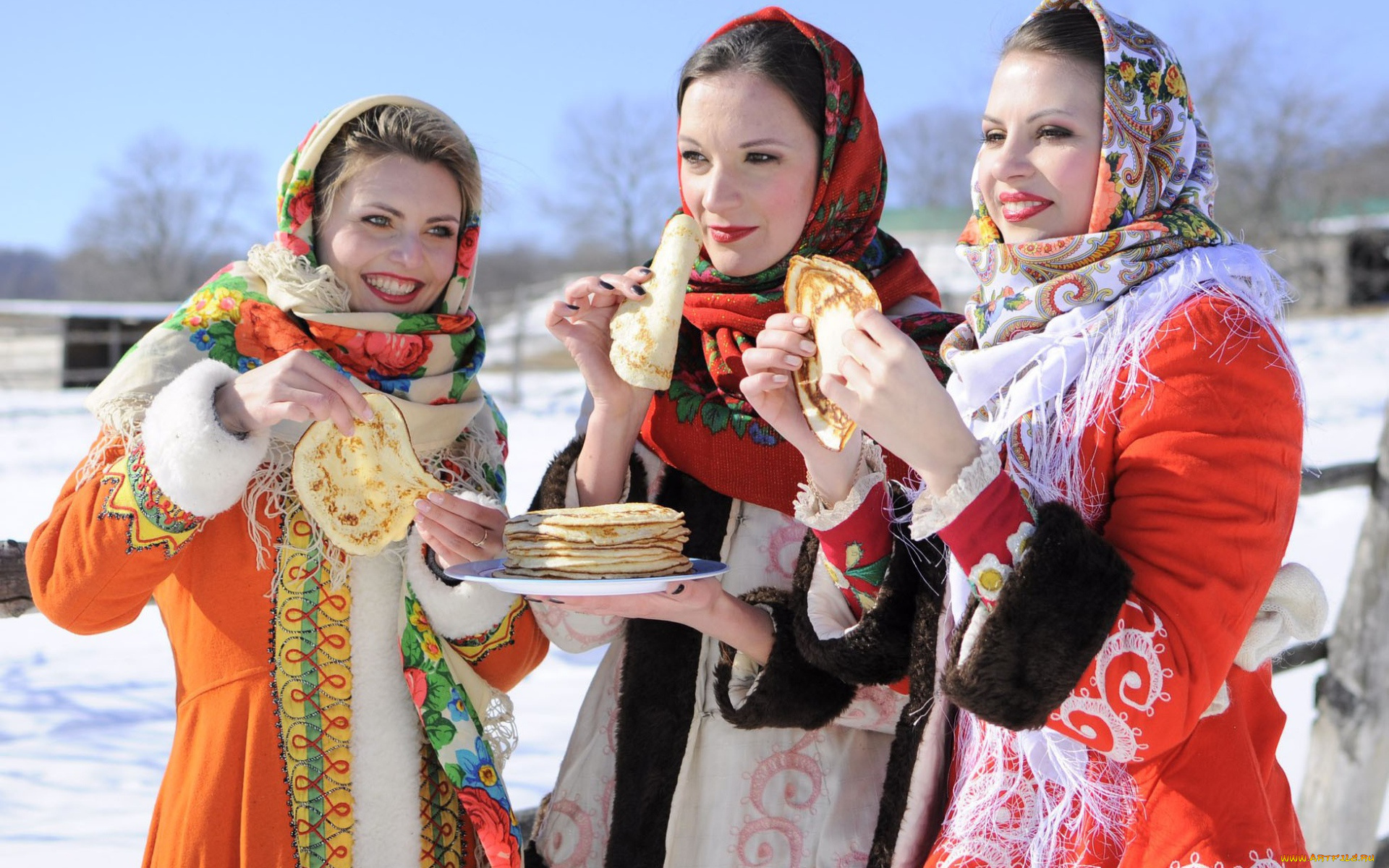 праздничные, масленица, три, молодые, красивые, девушки, с, блинами, на, масленицу