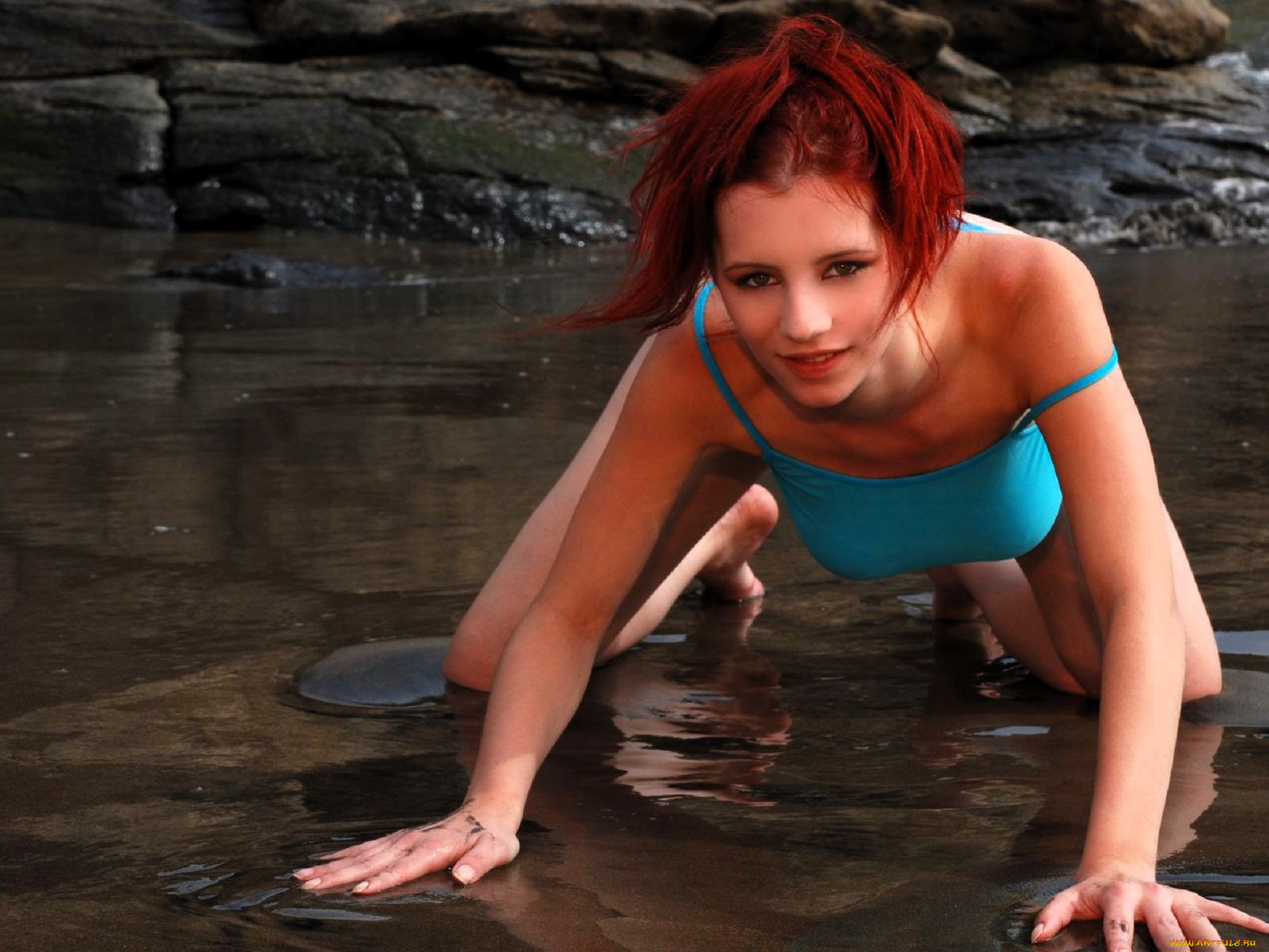 девушки, ariel, piperfawn, рыжая, майка, вода, камни