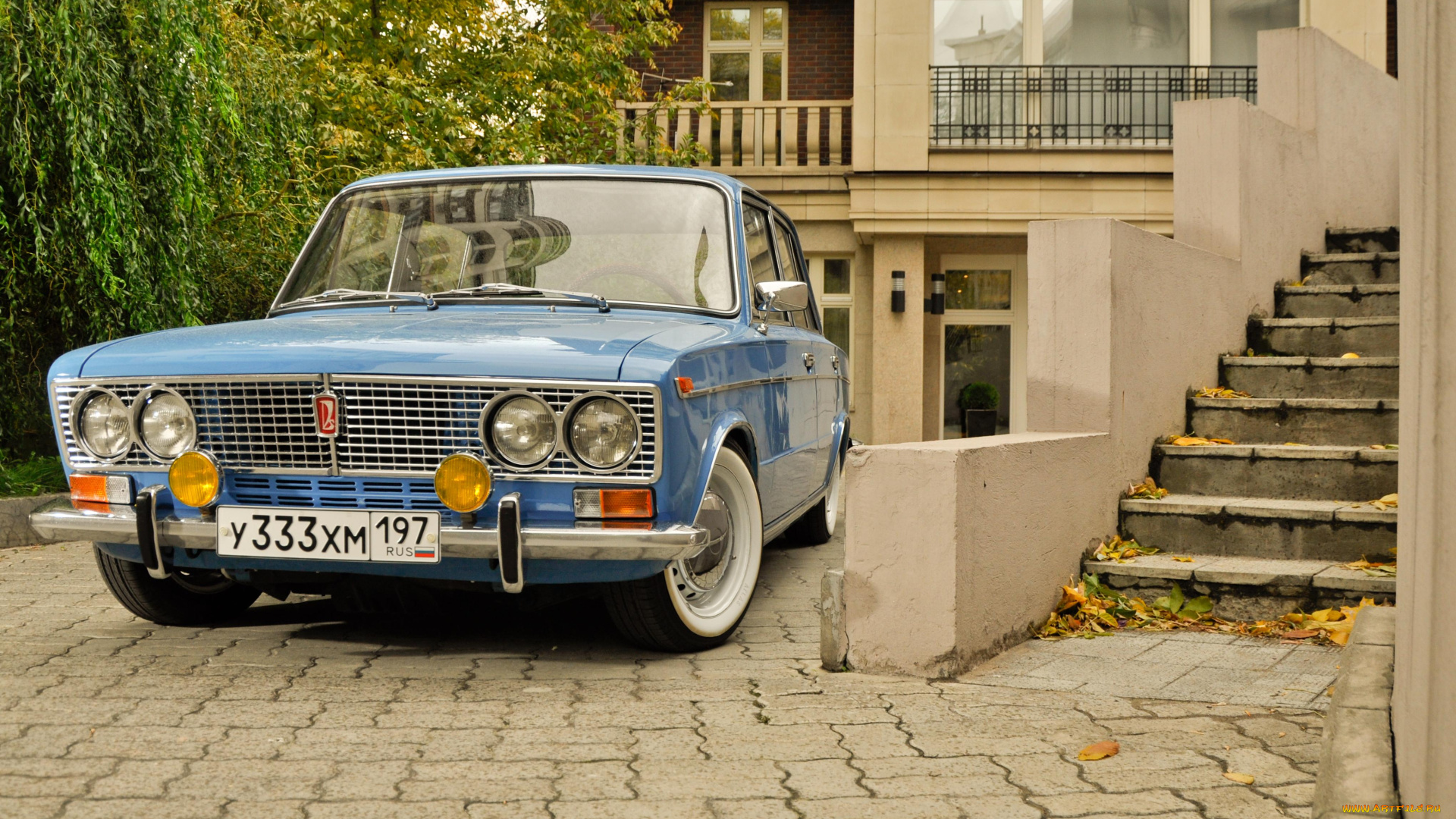 автомобили, ваз, плитка, дом, особняк, ступени, окна, лестница, голубая, балкон, деревья, жигули, лада, 2103