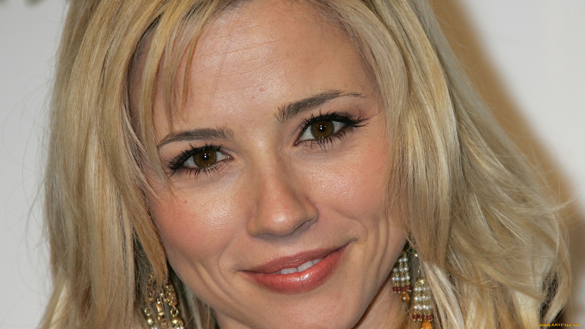 Linda, Cardellini, девушки