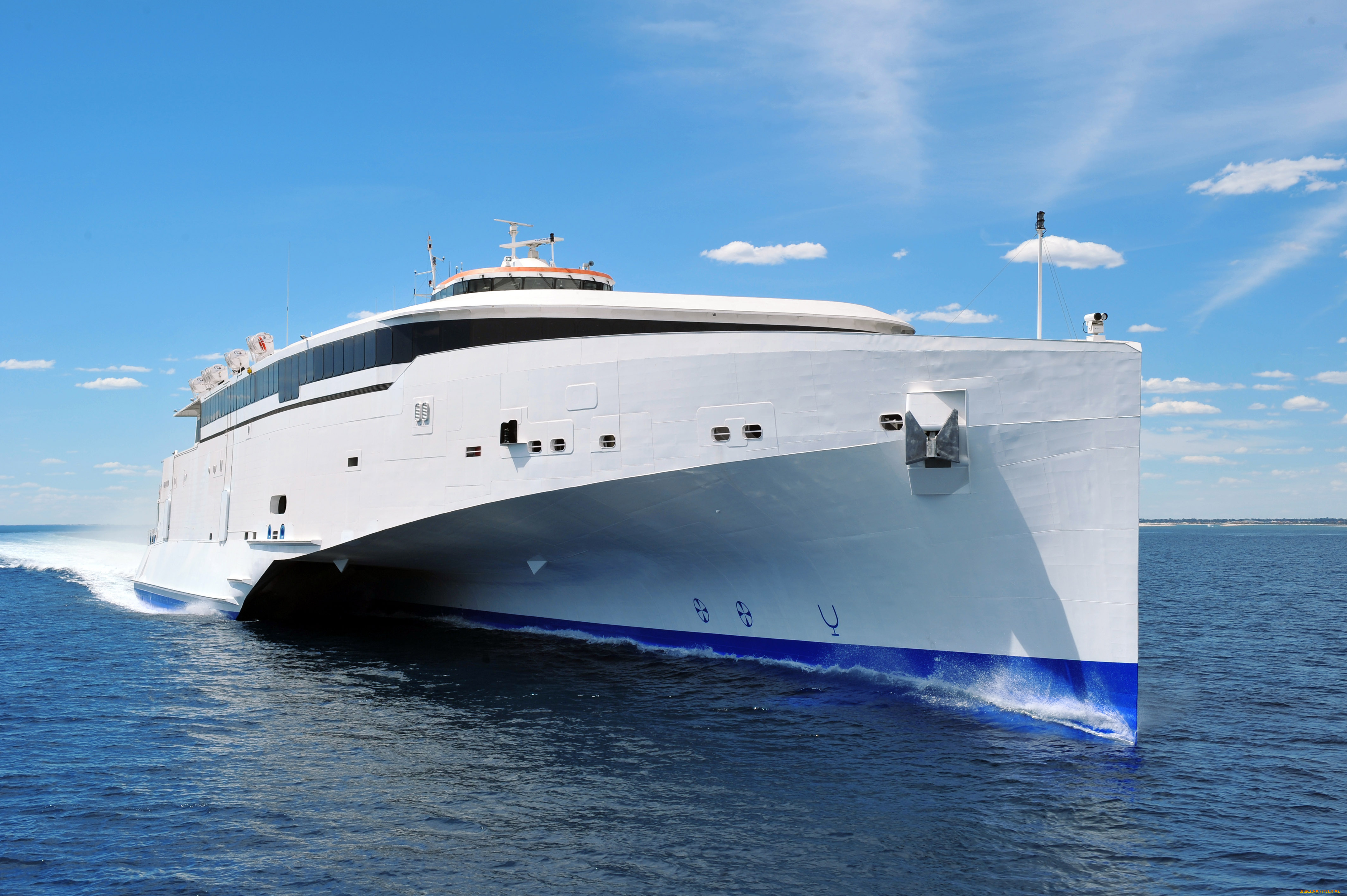 корабли, катамараны, тримараны, тримаран