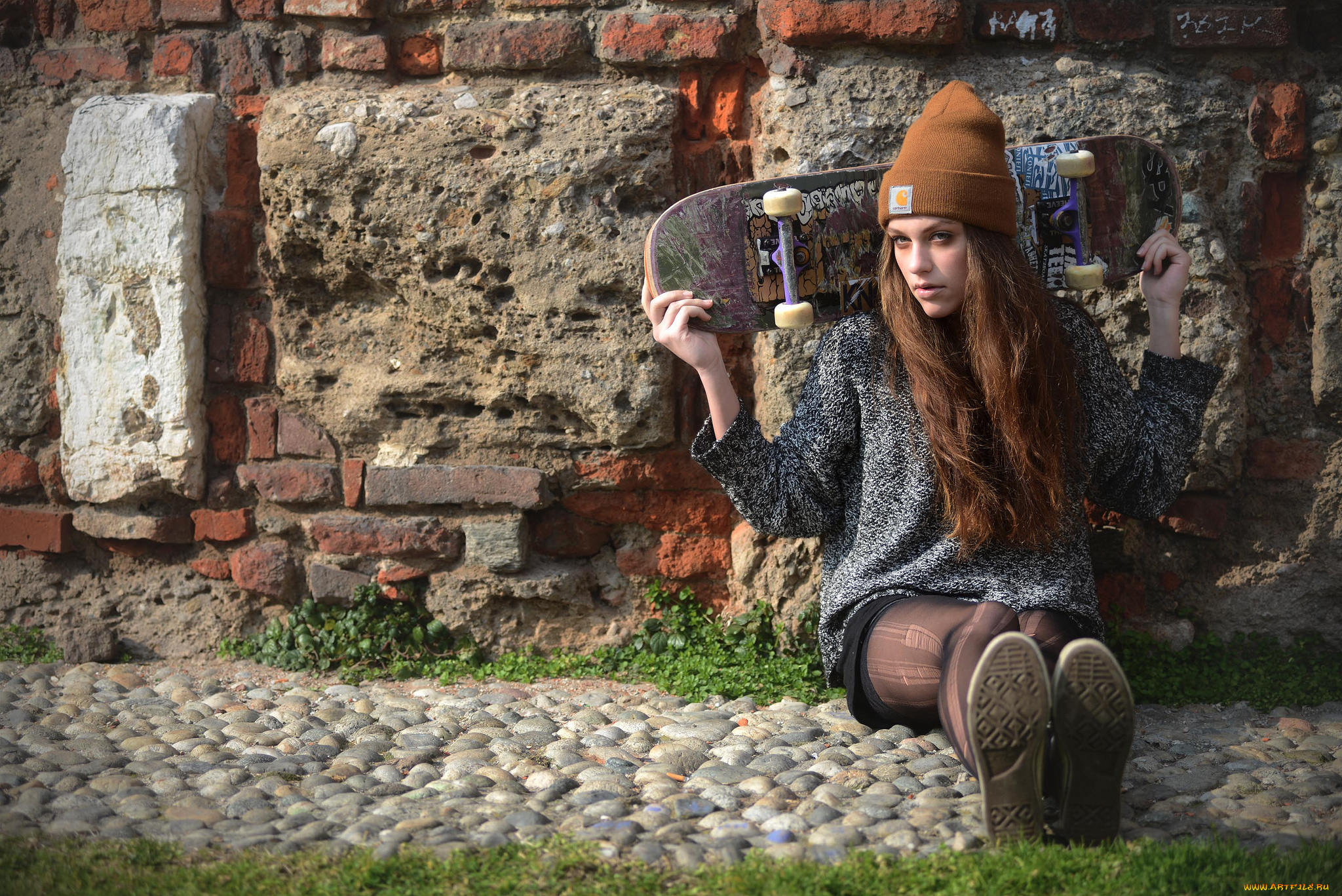 Zuzana, Smrigova, девушки, скейт, скейтборд, шапка, стена