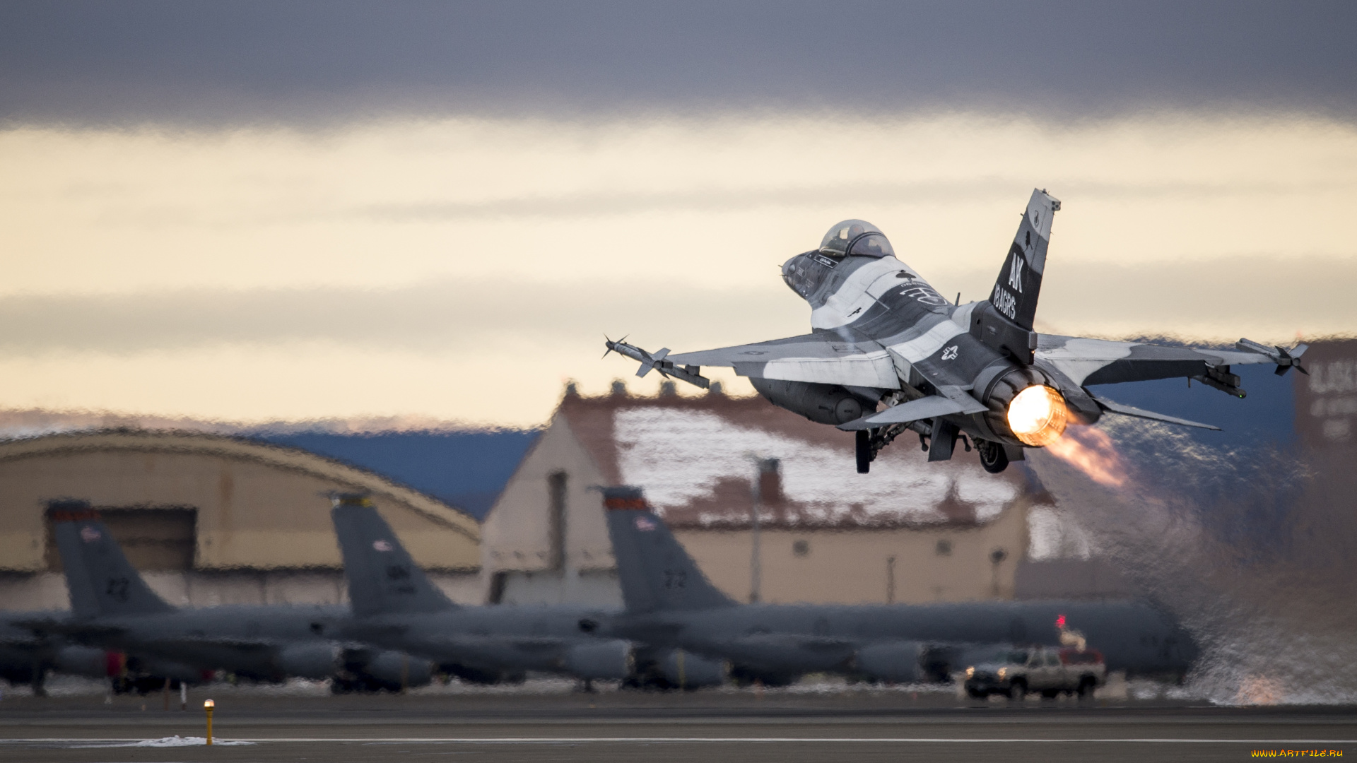 general, dynamics, f-16, fighting, falcon, boeing, kc-135, stratotanker, авиация, боевые, самолёты, boeing, kc135, stratotanker, general, dynamics, f16, fighting, falcon, us, air, force, аляска, военный, аэродром