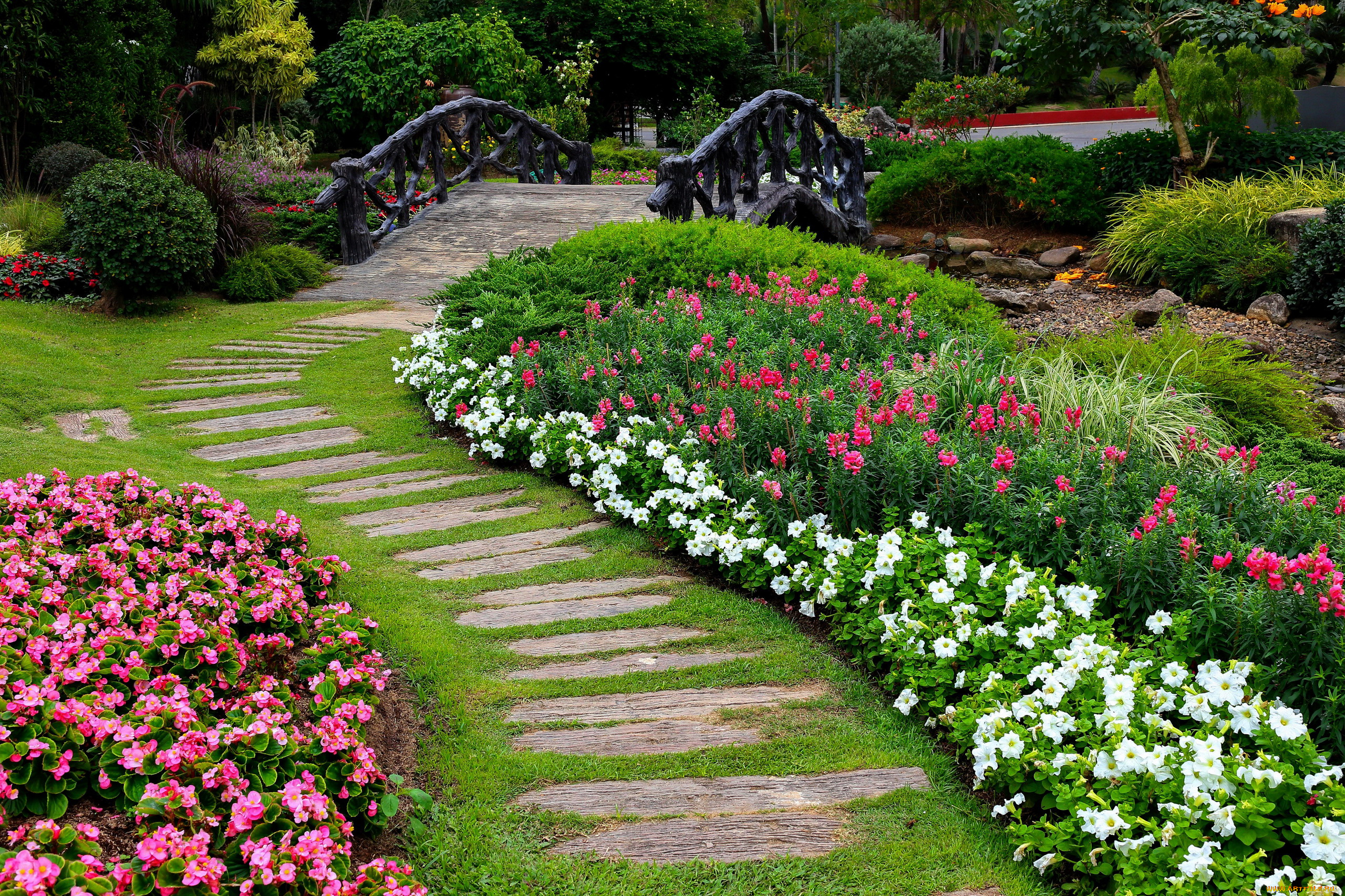 природа, парк, мостик, камни, дорожка, клумбы