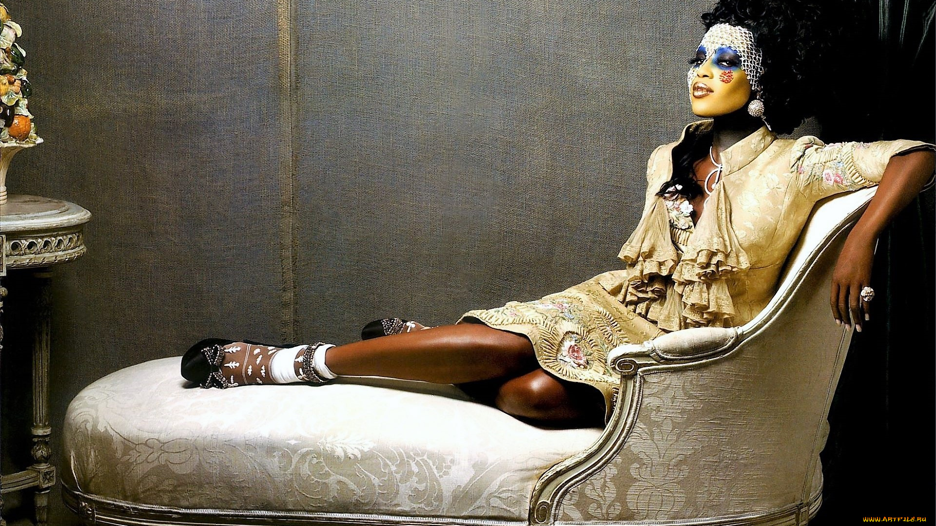 девушки, naomi, campbell, модель, наряд, макияж, диван