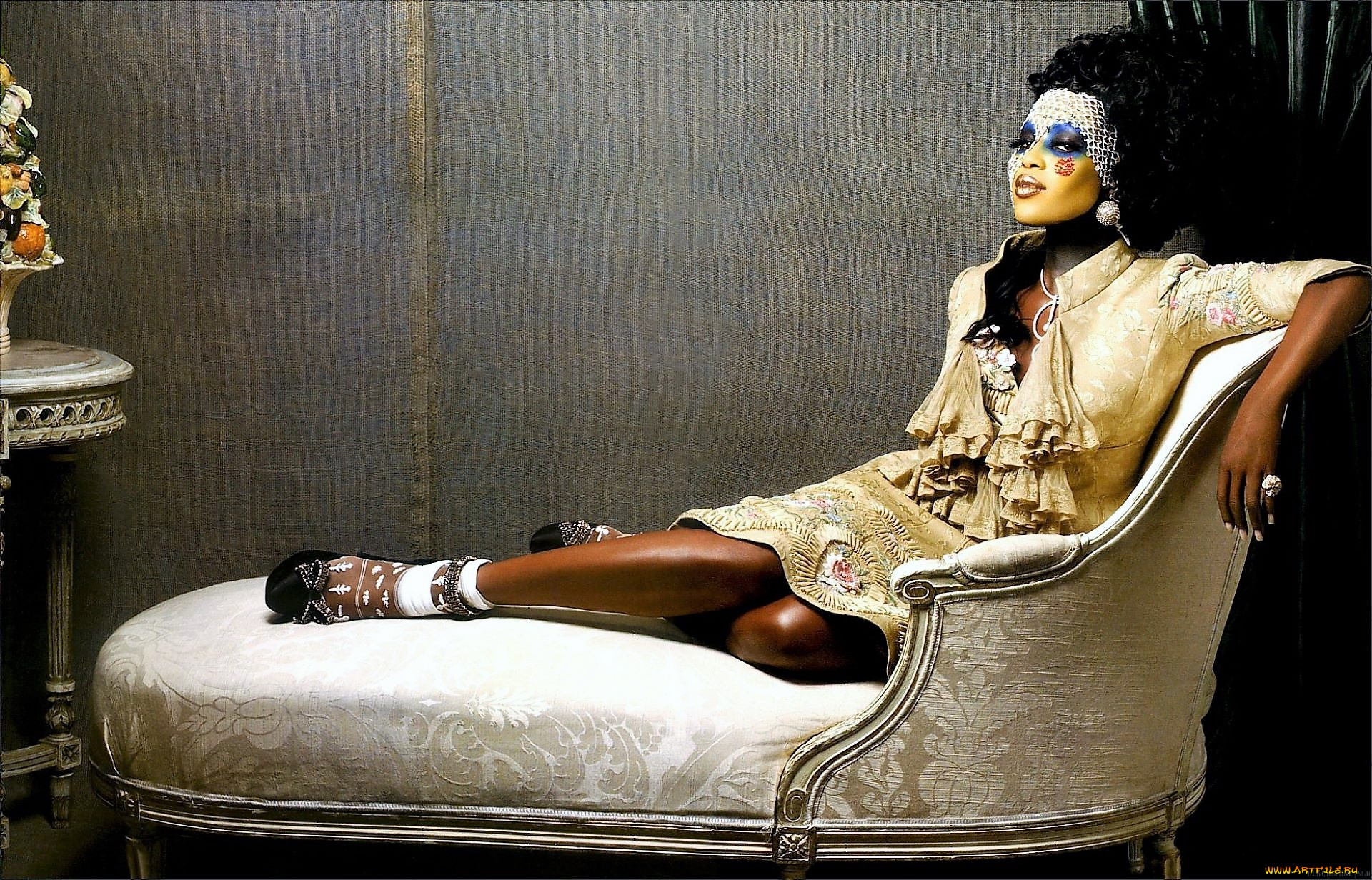 девушки, naomi, campbell, модель, наряд, макияж, диван