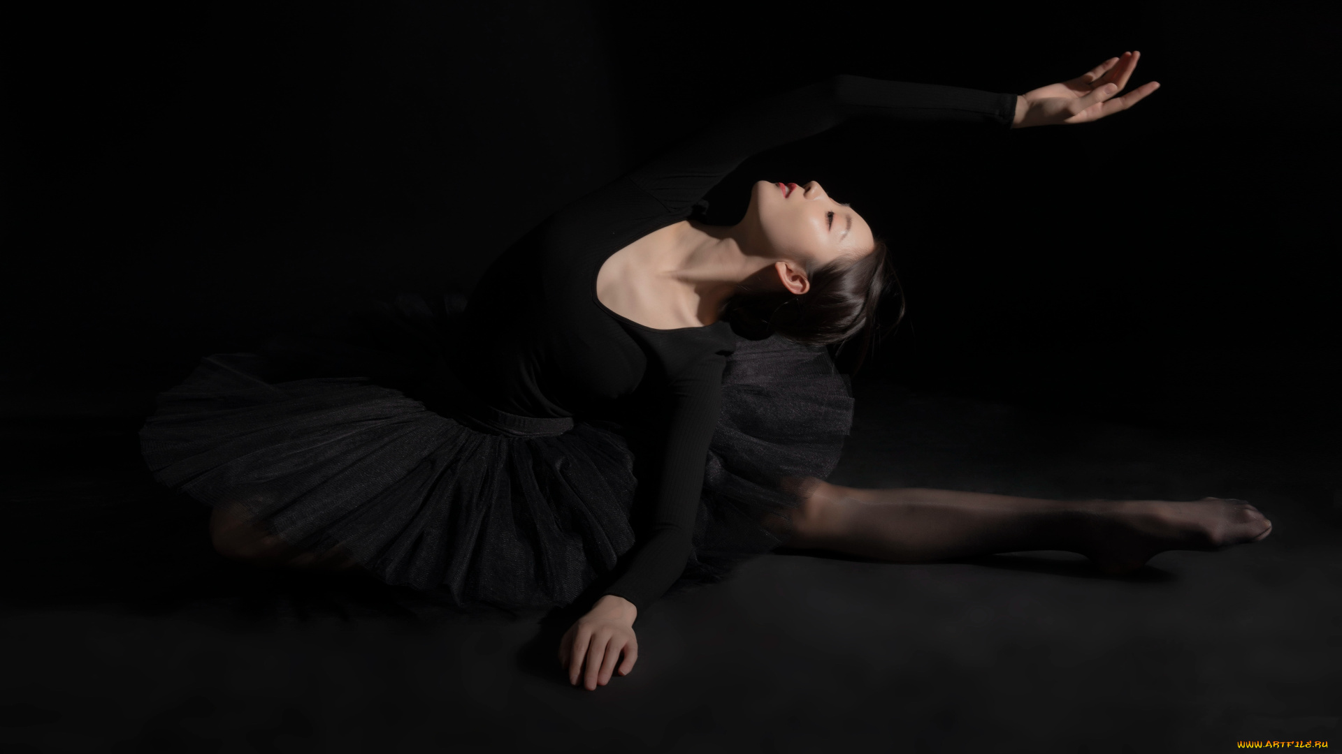 бестия, девушки, -, азиатки, девушка, женщина, брюнетка, темноволосая, сексуальная, модель, звезда, позирует, разная, обувь, верхняя, стильная, одежда, нижнее, эротическое, бельё, трусы, лифчик, колготки, чулки, аксессуары, макияж, и, множество, элементов, на, фотографии