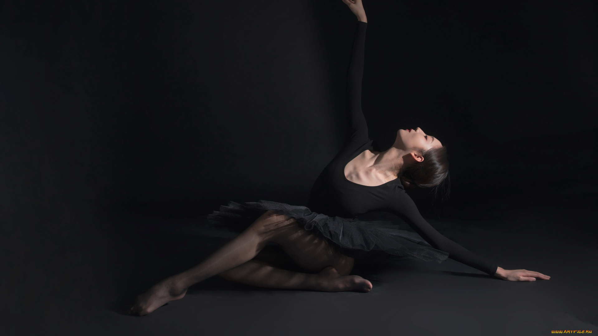 бестия, девушки, -, азиатки, девушка, женщина, брюнетка, темноволосая, сексуальная, модель, звезда, позирует, разная, обувь, верхняя, стильная, одежда, нижнее, эротическое, бельё, трусы, лифчик, колготки, чулки, аксессуары, макияж, и, множество, элементов, на, фотографии