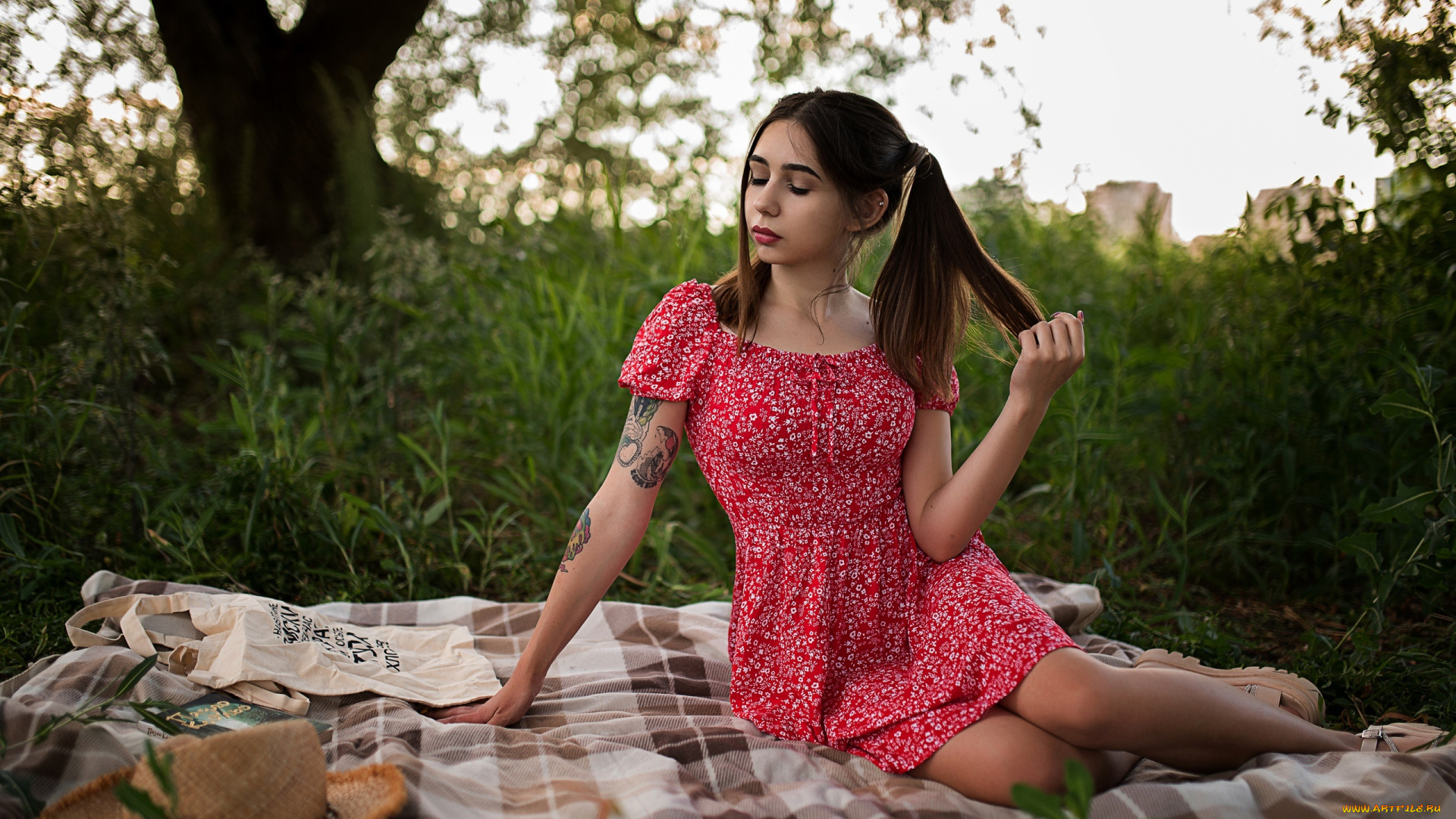 бестия, девушки, -, брюнетки, , шатенки, девушка, женщина, брюнетка, темноволосая, сексуальная, модель, звезда, позирует, разная, обувь, верхняя, стильная, одежда, нижнее, эротическое, бельё, трусы, лифчик, колготки, чулки, аксессуары, макияж, и, множество, элементов, на, фотографии