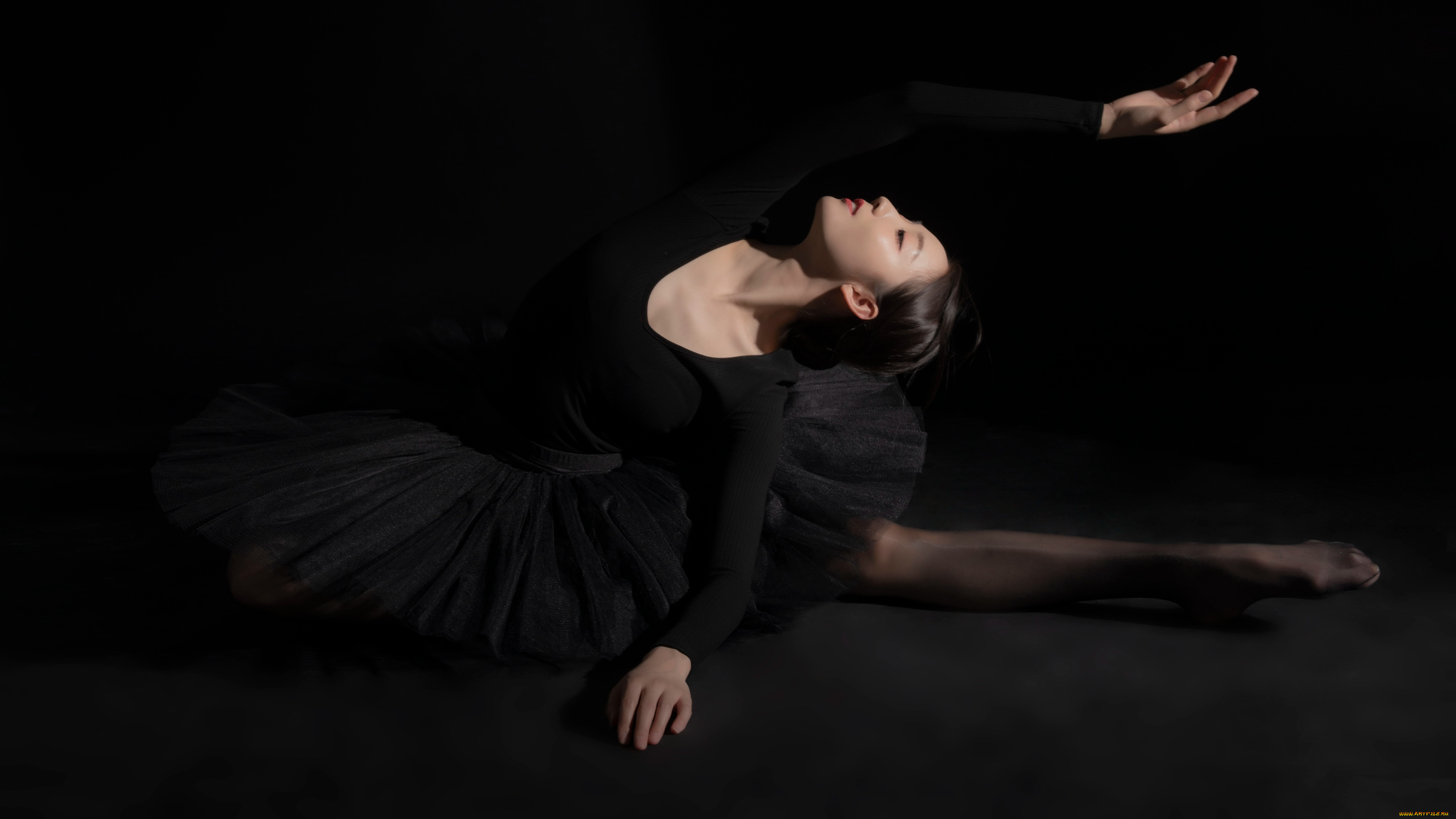 бестия, девушки, -, азиатки, девушка, женщина, брюнетка, темноволосая, сексуальная, модель, звезда, позирует, разная, обувь, верхняя, стильная, одежда, нижнее, эротическое, бельё, трусы, лифчик, колготки, чулки, аксессуары, макияж, и, множество, элементов, на, фотографии