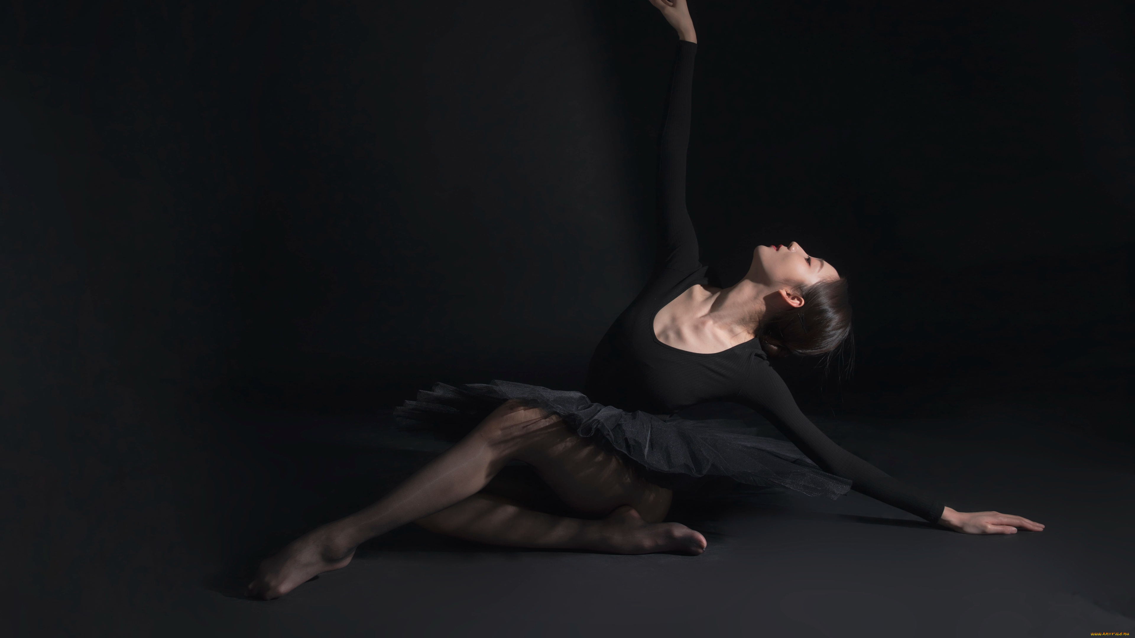 бестия, девушки, -, азиатки, девушка, женщина, брюнетка, темноволосая, сексуальная, модель, звезда, позирует, разная, обувь, верхняя, стильная, одежда, нижнее, эротическое, бельё, трусы, лифчик, колготки, чулки, аксессуары, макияж, и, множество, элементов, на, фотографии