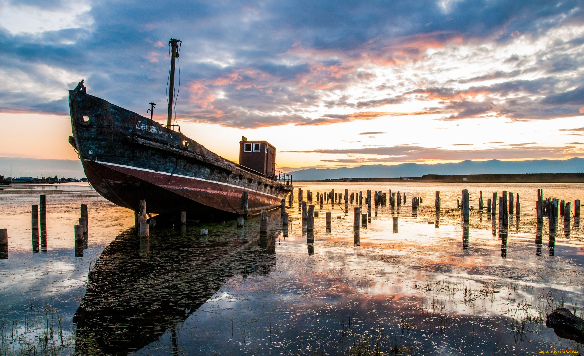 корабли, баркасы, , , буксиры, корабль, баркас, облака, берег, озеро, небо