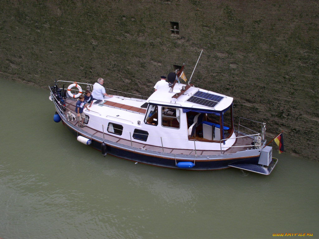 корабли, катера