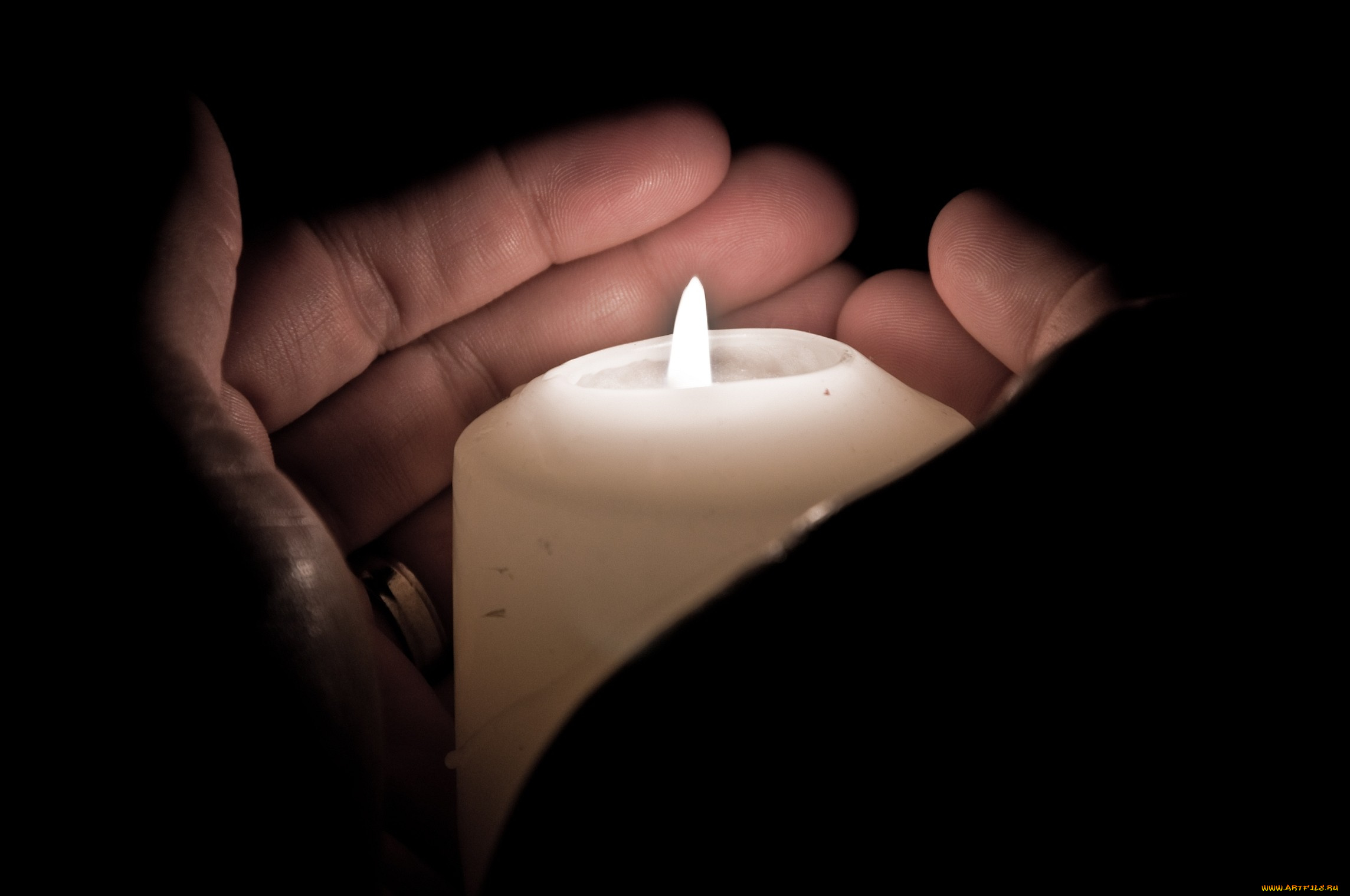 разное, свечи, руки, свет, пламя