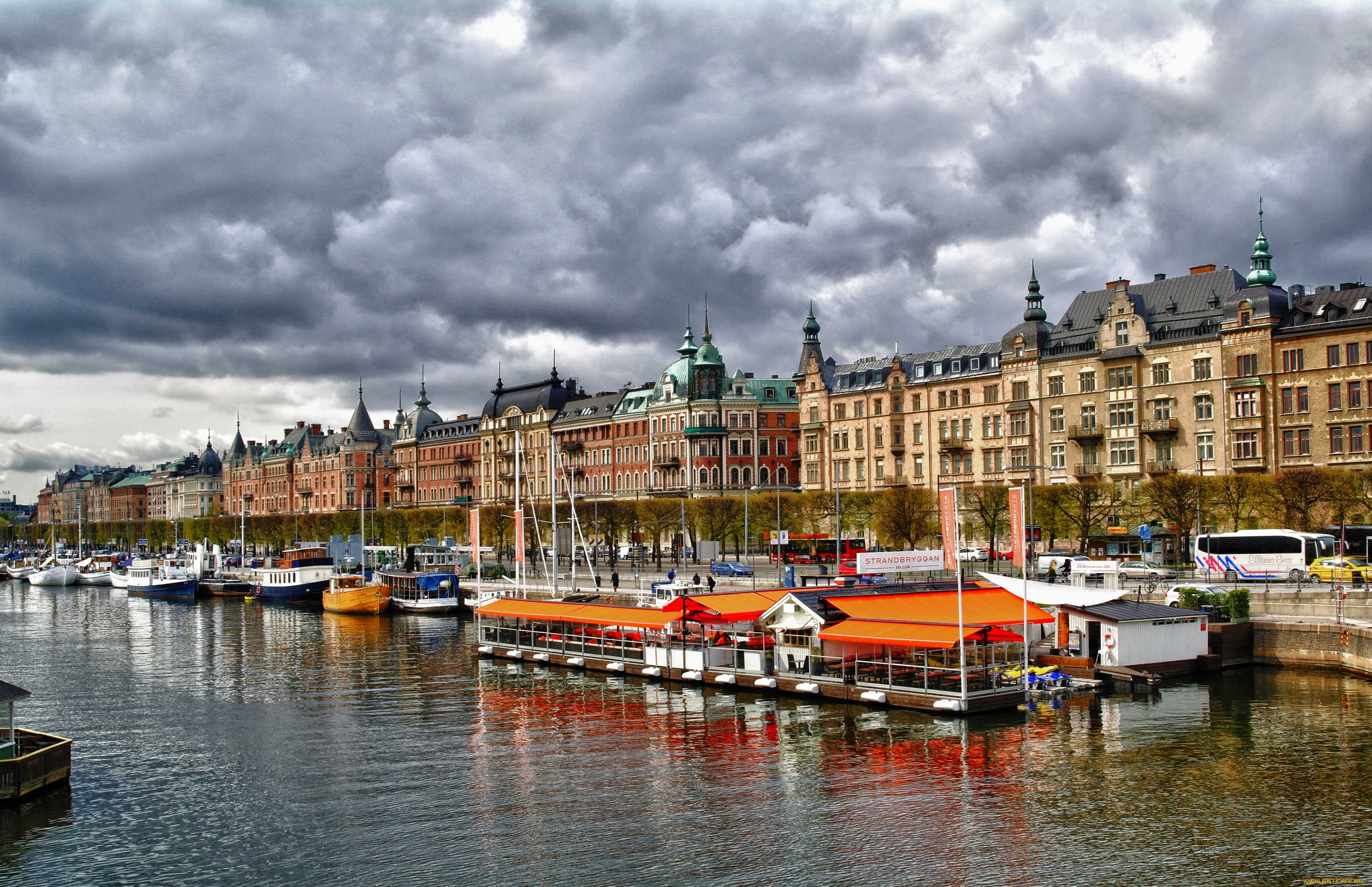 города, стокгольм, швеция, причал, катера, тучи, набережная, дома