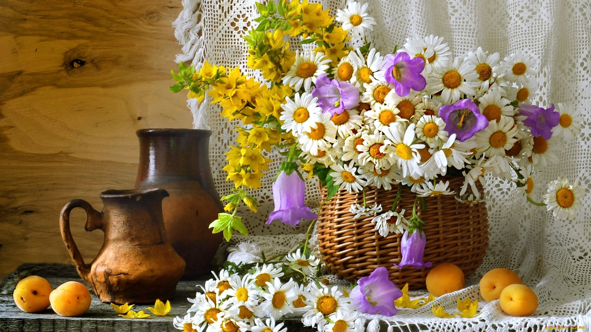 цветы, букеты, , композиции, натюрморт, кувшины, посуда, ромашки, лето, полевые, абрикосы, колокольчики, вербейник, корзина