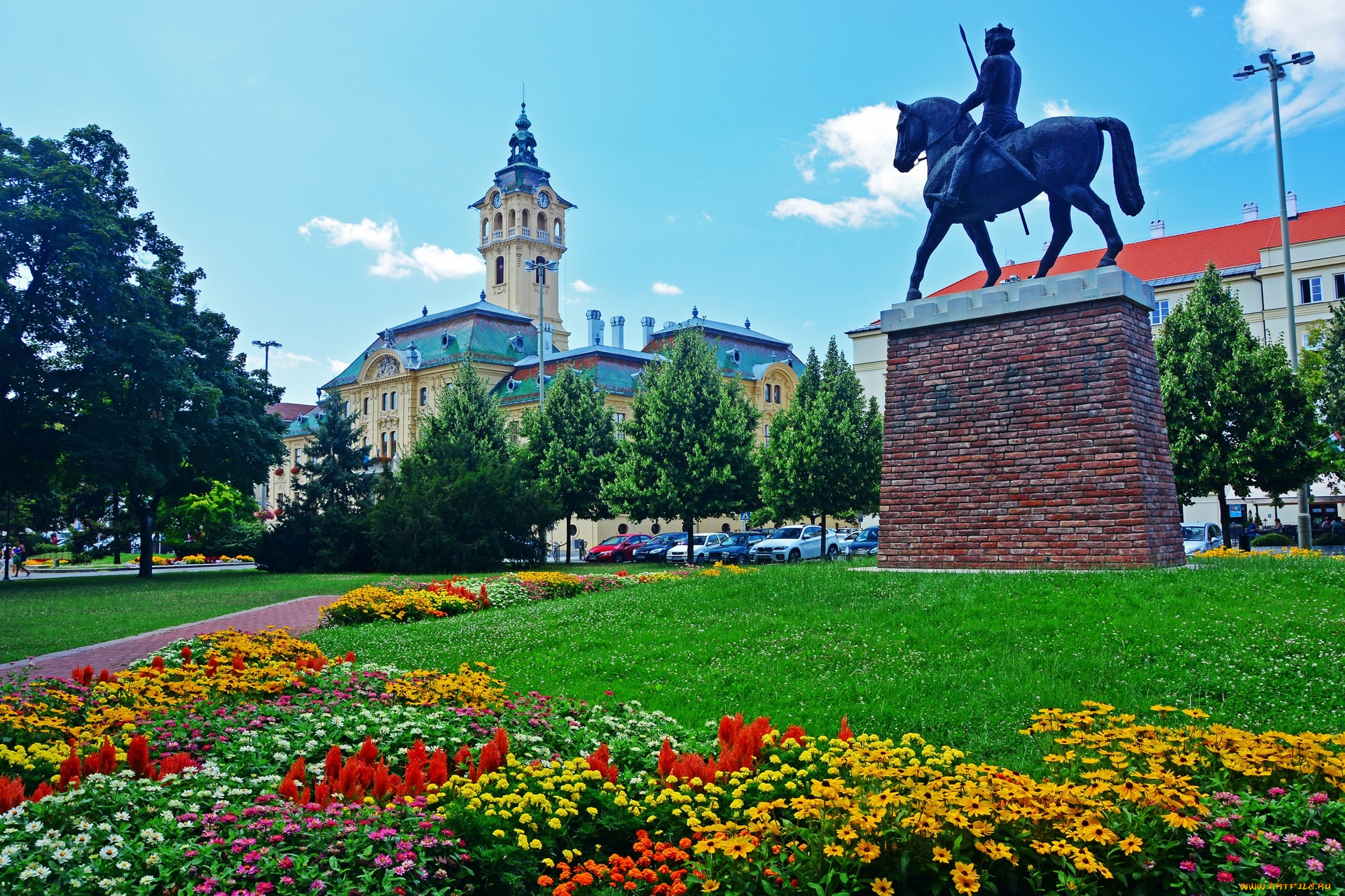венгрия, города, -, памятники, , скульптуры, , арт-объекты, газон, цветы, деревья, облака, здания