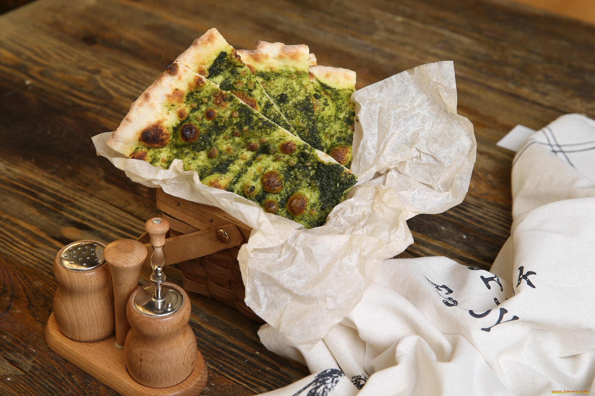 еда, пицца, зелень, скатерть