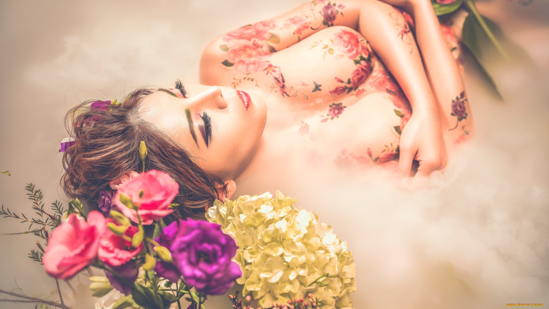 девушки, -unsort, , азиатки, вода, девушка, грудь, модель, азиатка, цветы, руки, поза, боди-арт, макияж