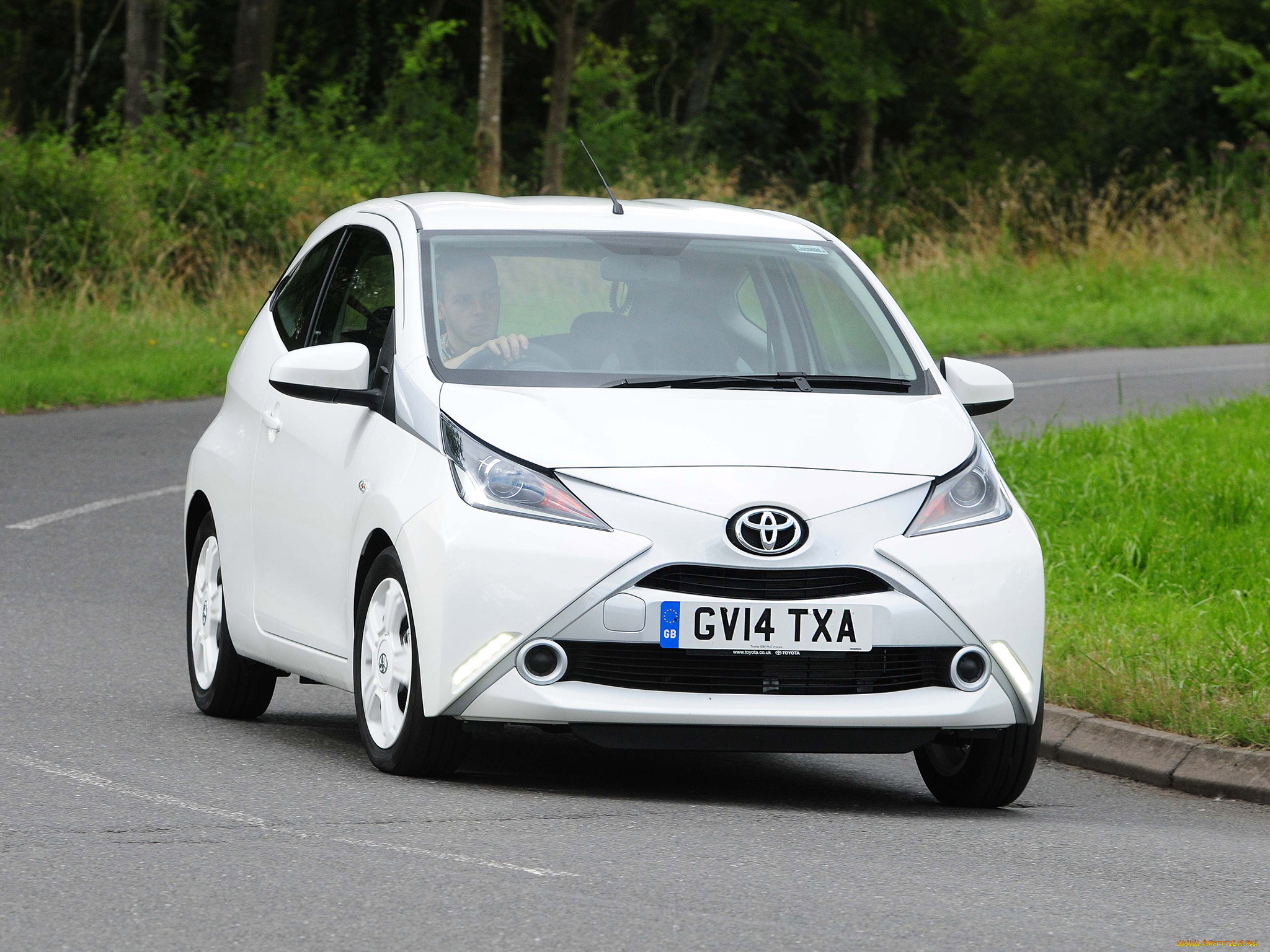 автомобили, toyota, светлый, 2014г, uk-spec, 3-door, aygo