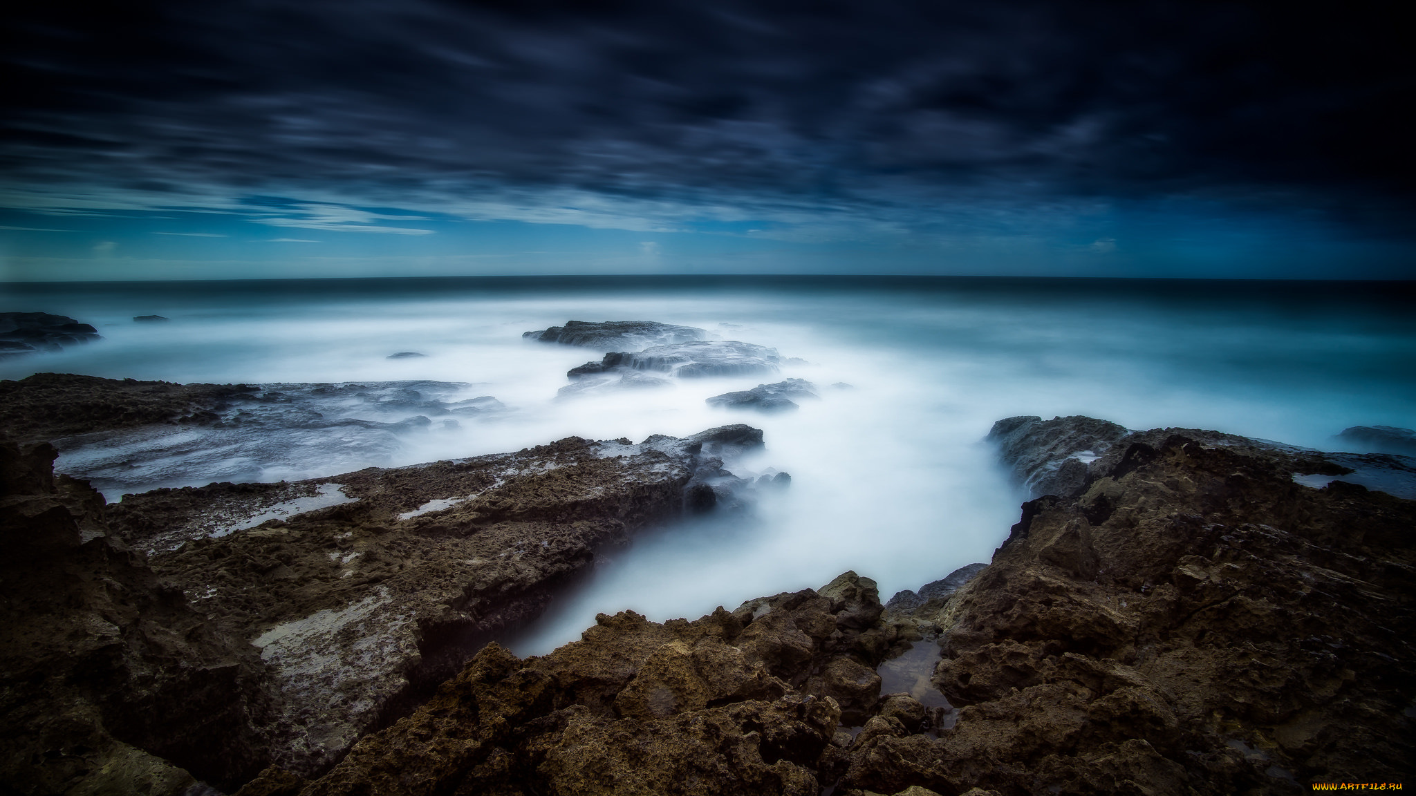 природа, побережье, море, камень, волны, облака, горизонт, серые