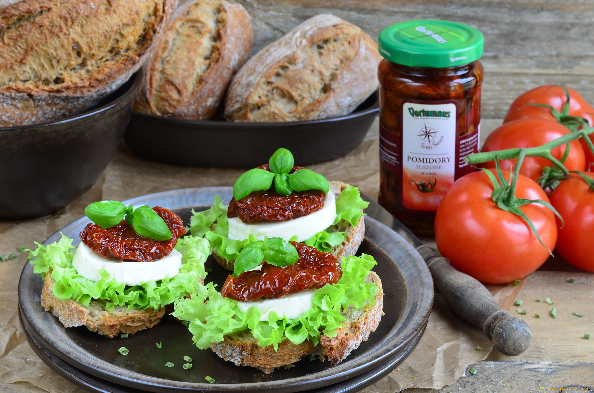 еда, бутерброды, , гамбургеры, , канапе, хлеб, помидоры, соус, моцарелла, базилик