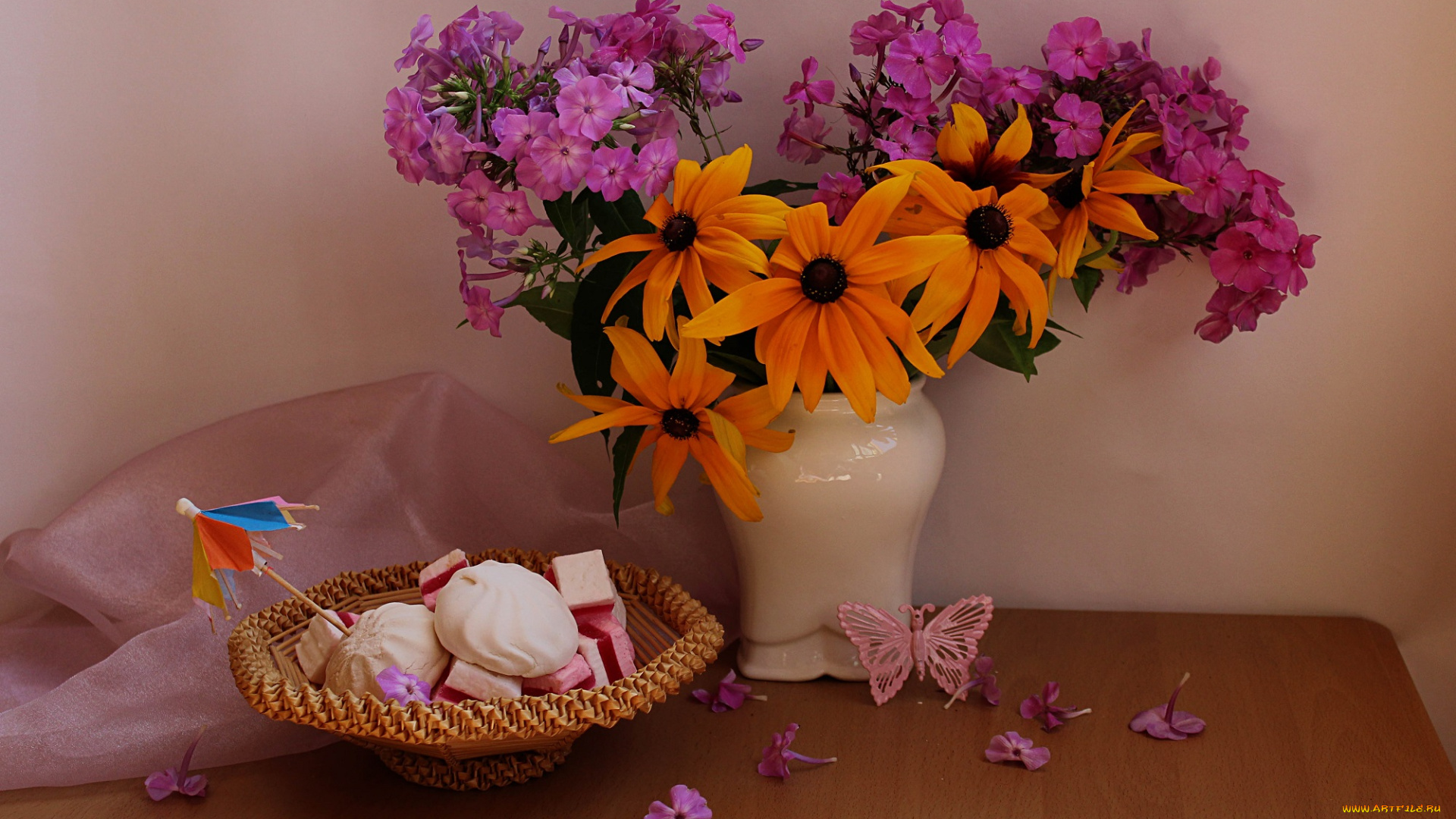 еда, конфеты, , шоколад, , сладости, цветы, флоксы, натюрморт, букет, август, сладости, рудбекия