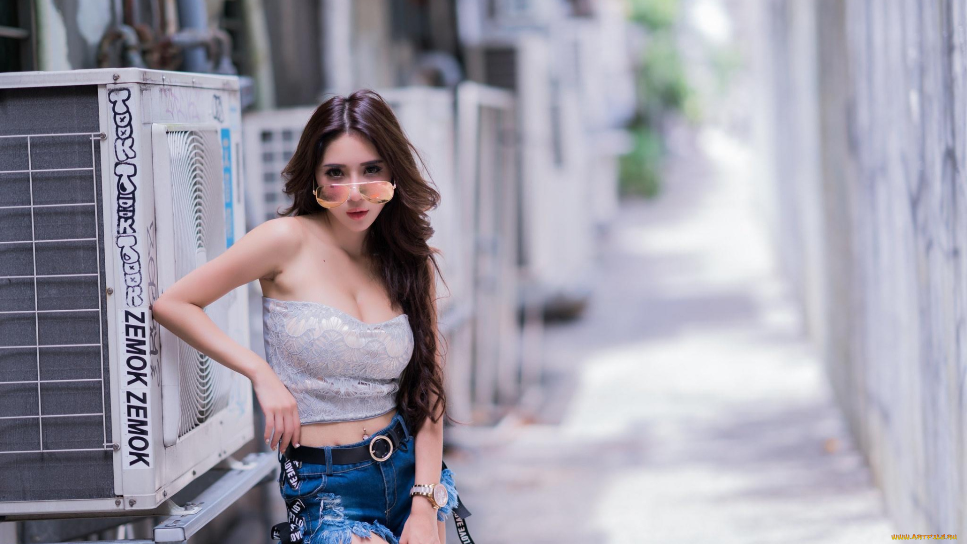 девушки, -unsort, , азиатки, улица, часы, шорты, топ, шатенка, очки