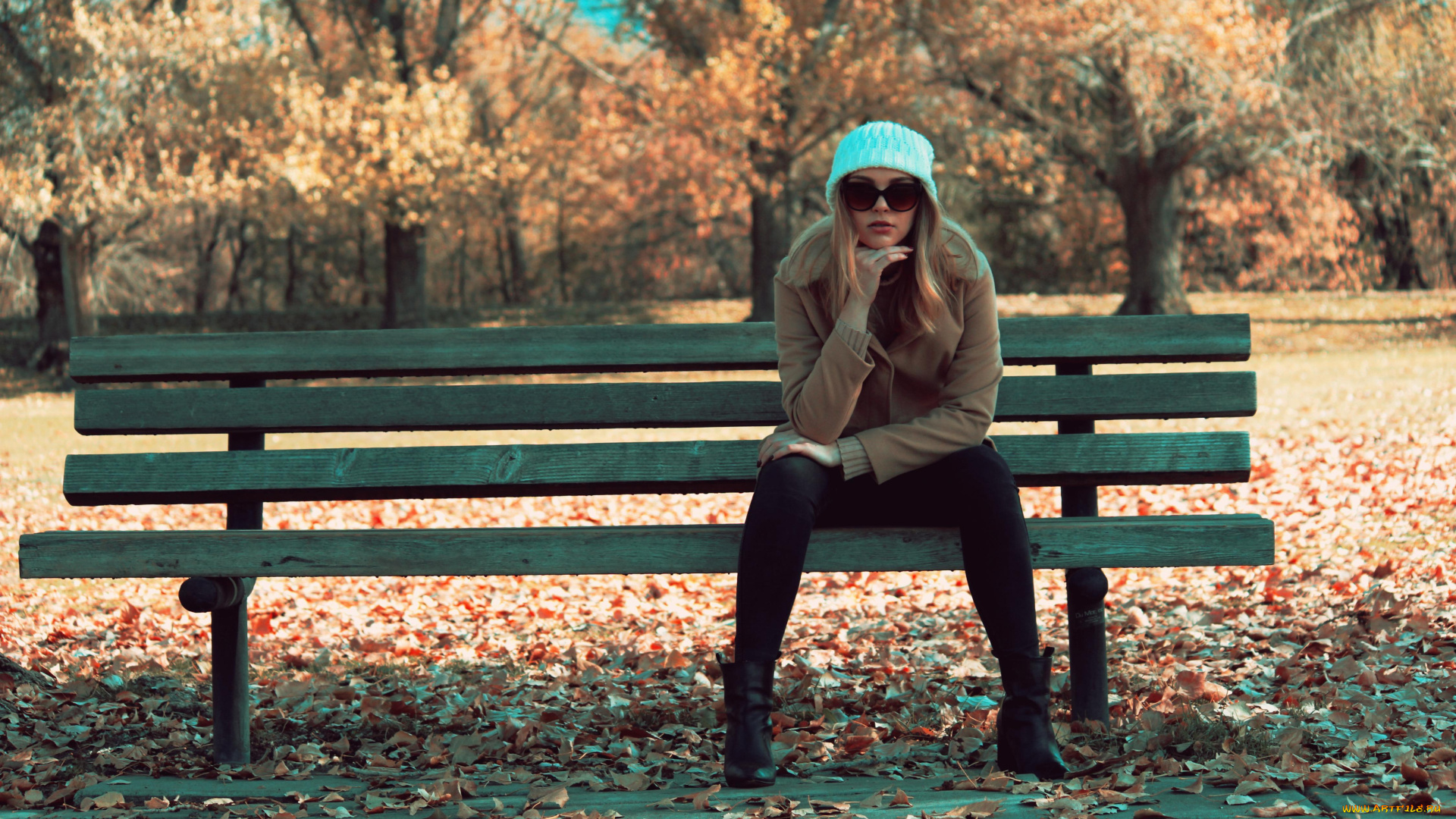 девушки, -unsort, , блондинки, , светловолосые, скамейка, пальто, блондинка, очки, шапка, осень, парк