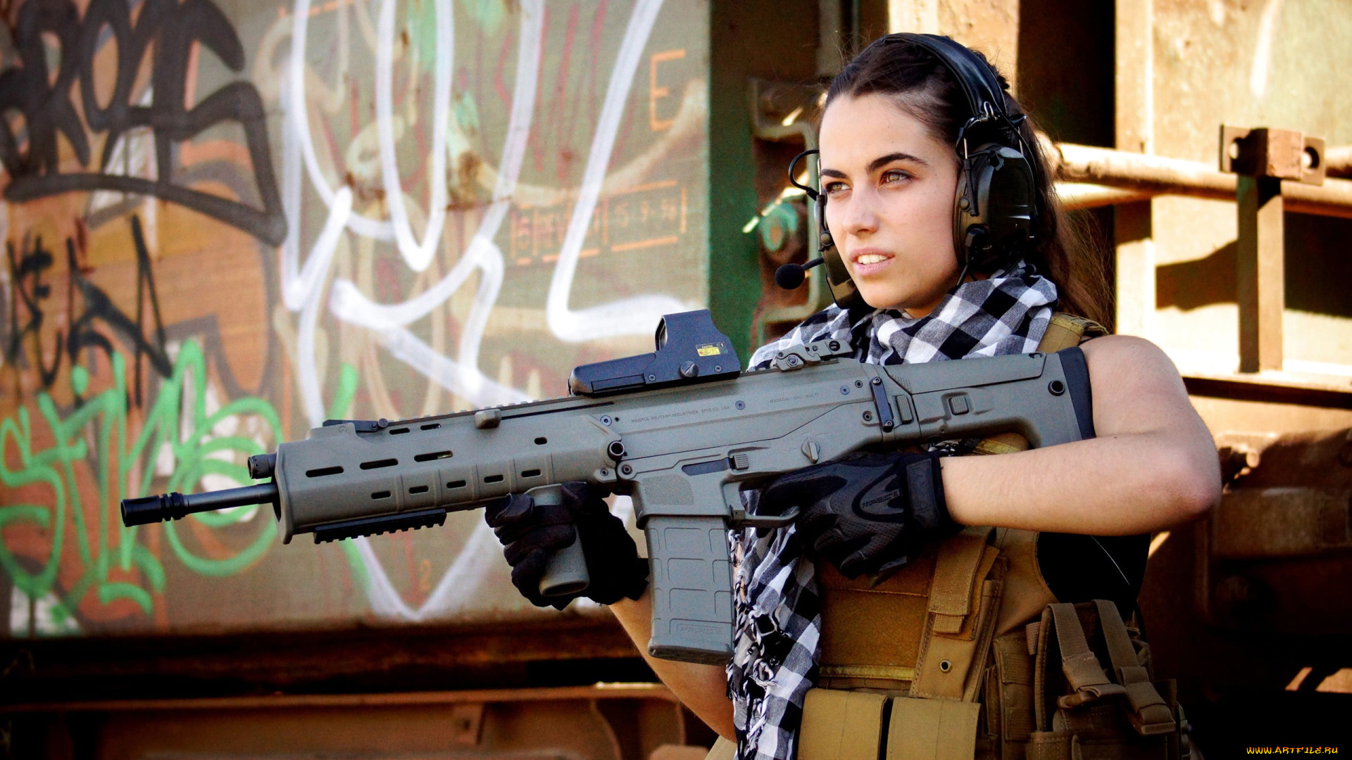 девушки, -, девушки, с, оружием, девушка, наушники, прицел, автомат, оружие, цель, модель, брюнетка, красотка, поза, взгляд, макияж