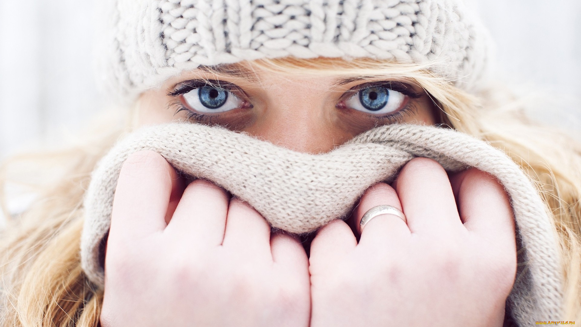 разное, глаза, блондинка, голубые, шапочка, шарф