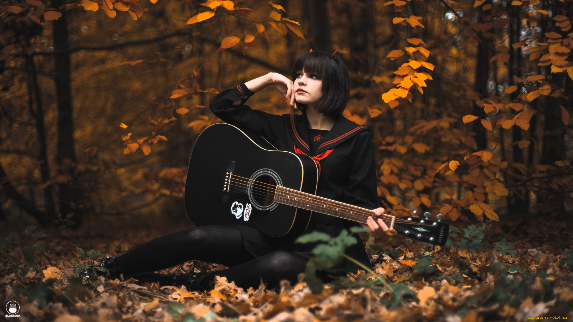 девушки, tenletters, образ, косплей, наряд, брюнетка, платье, гитара, листья, осень, лес, кусты