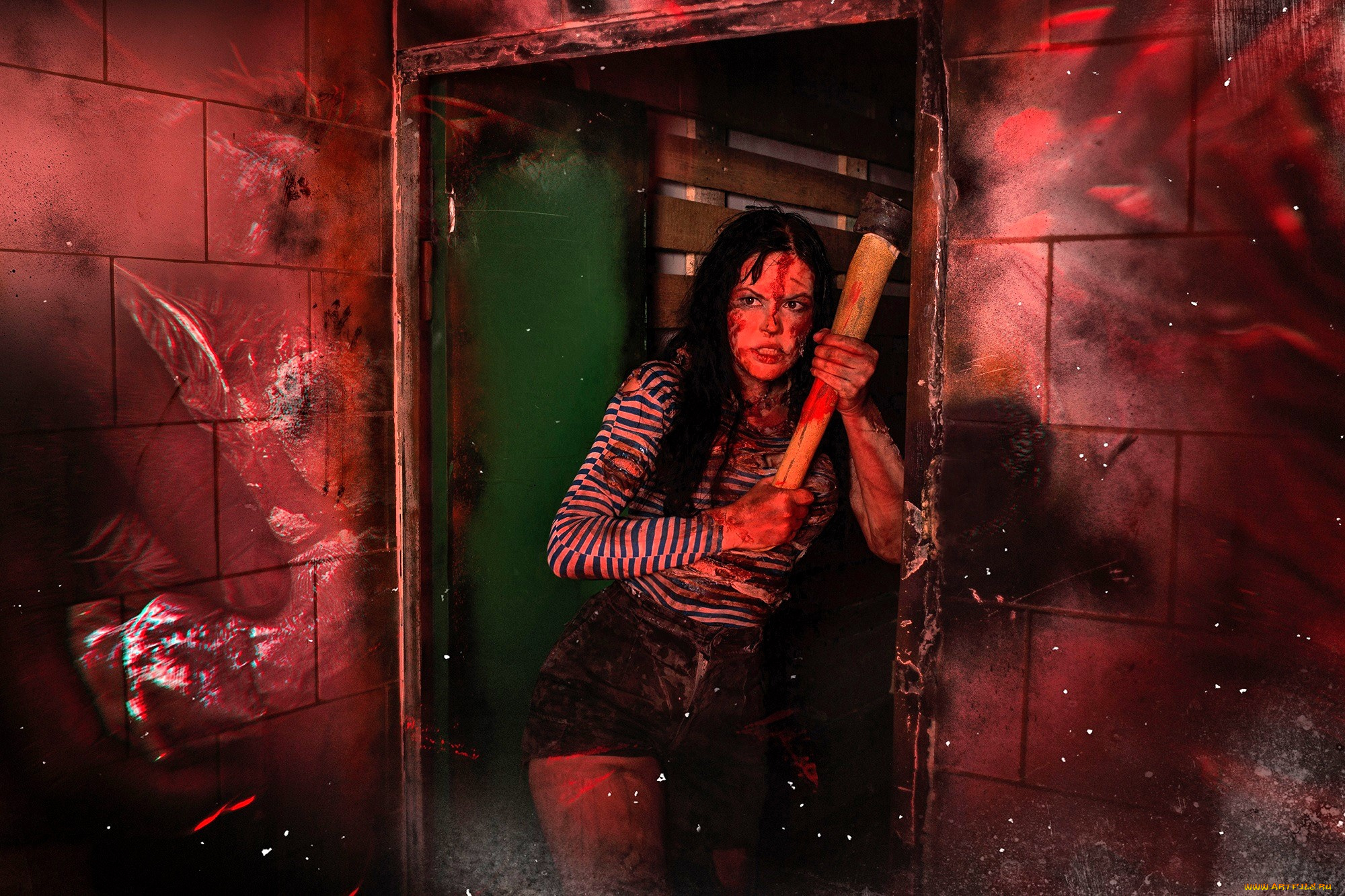 девушки, алиса, арефьева, образ, косплей, наряд, грязь, кровь, тельняшка, дубина, шорты