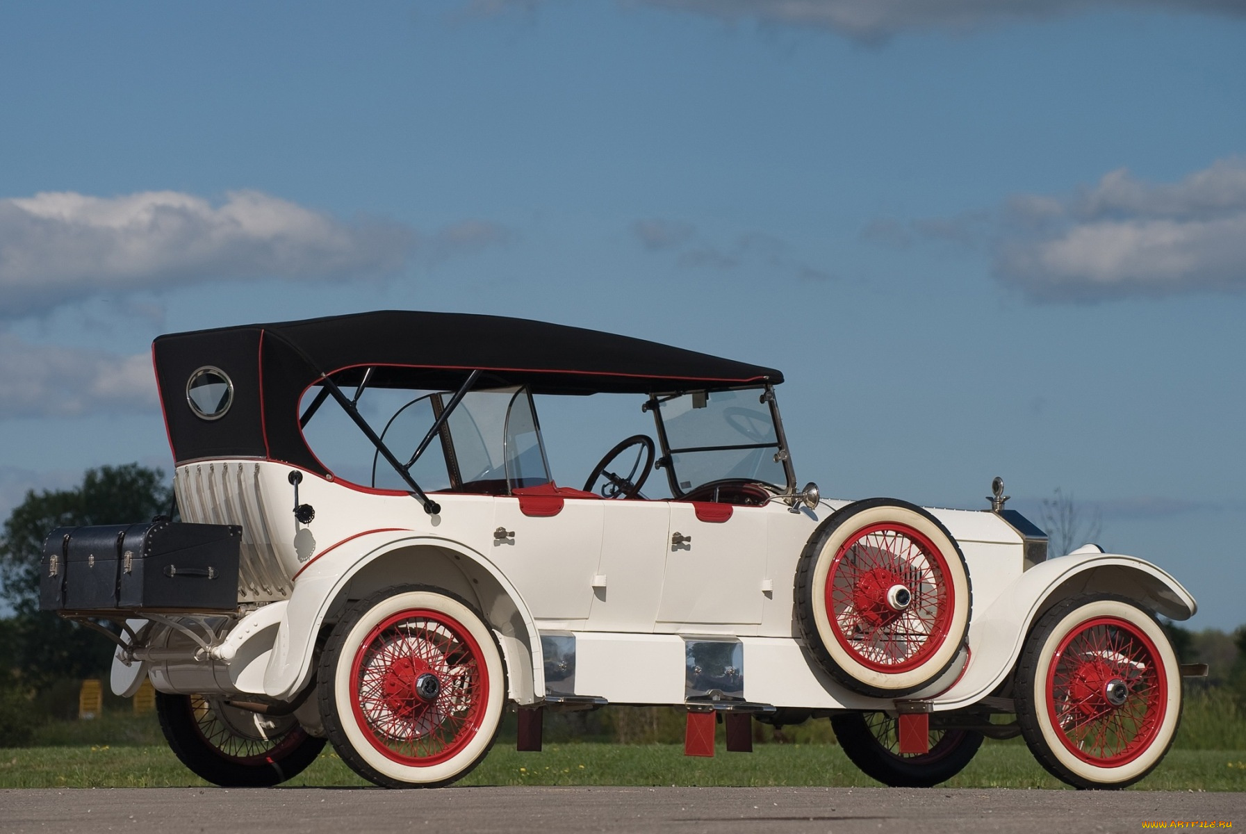 автомобили, классика, автомобиль, дорога, трава, небо, облака